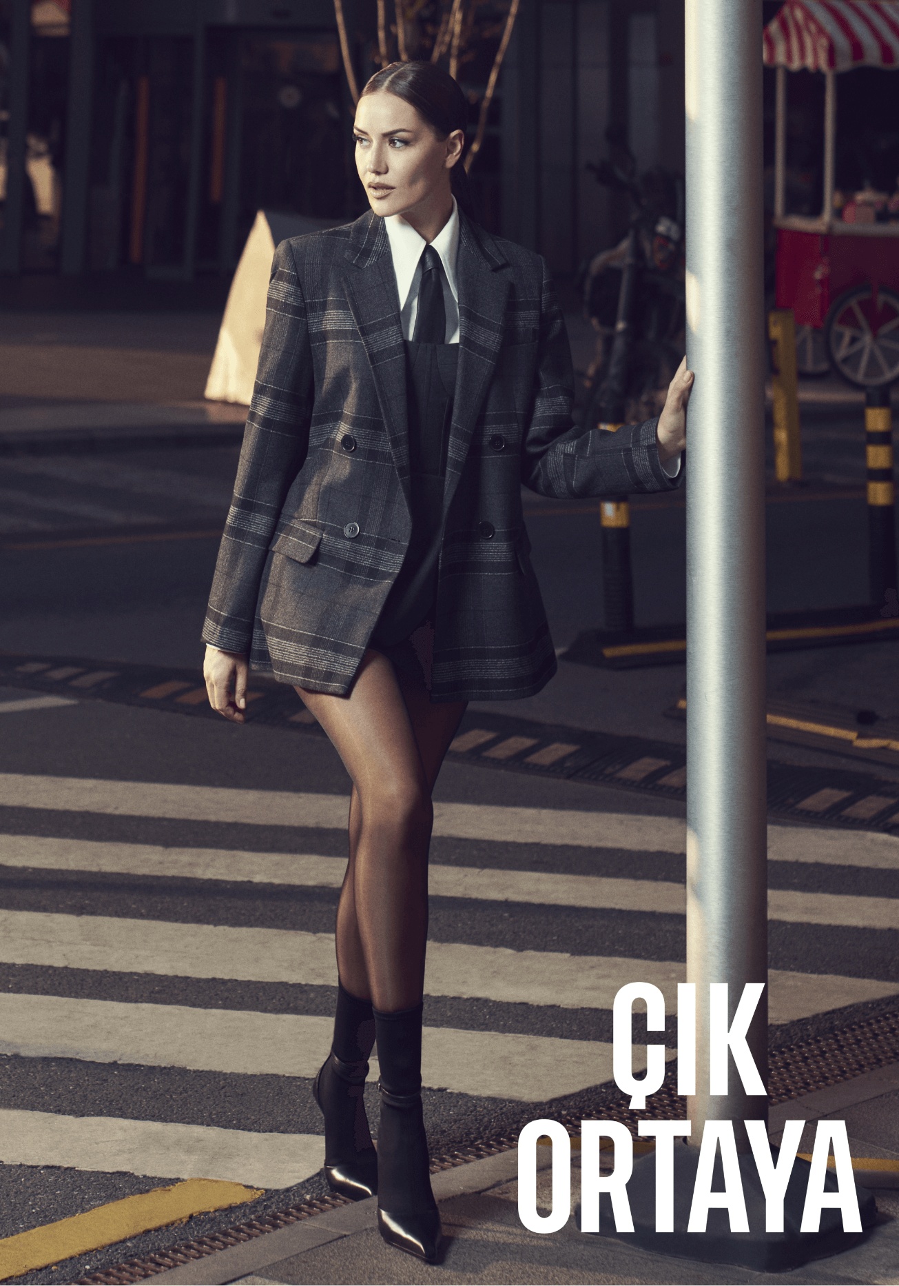 Modaya yön veren Koton, Başarılı Oyuncu Fahriye Evcen ile bir araya geldi.