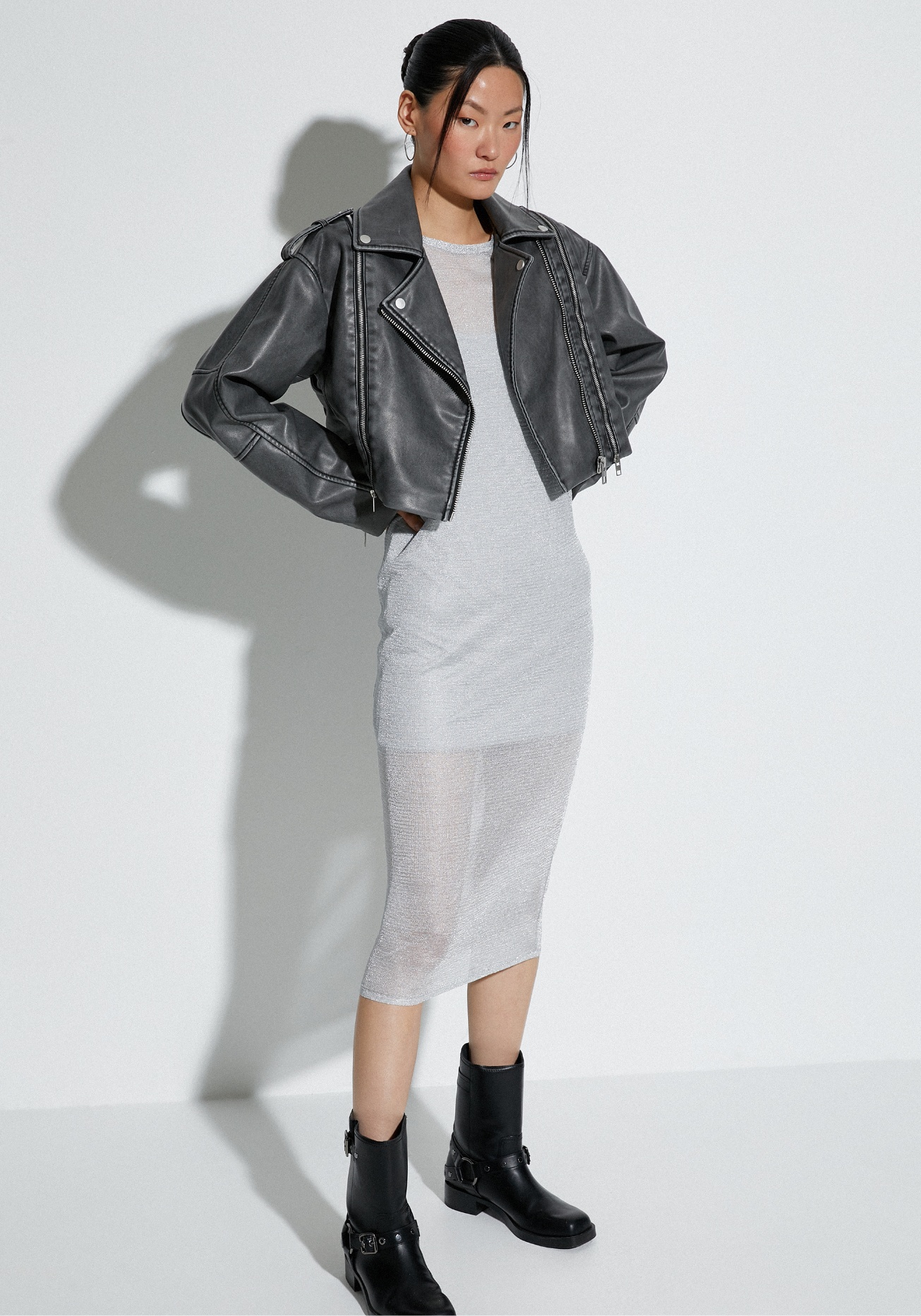 Gündüzden geceye metalik trendi stilinize bir doz cesaret ve parlaklık katmaya geliyor!