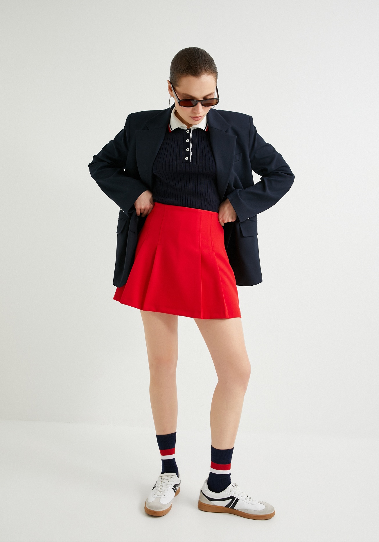 1950’lileri kasıp kavuran Preppy stilini günümüz modasına uyarlayan bu moda trendinde doğru parçaları bir araya getirmek oldukça önemli.