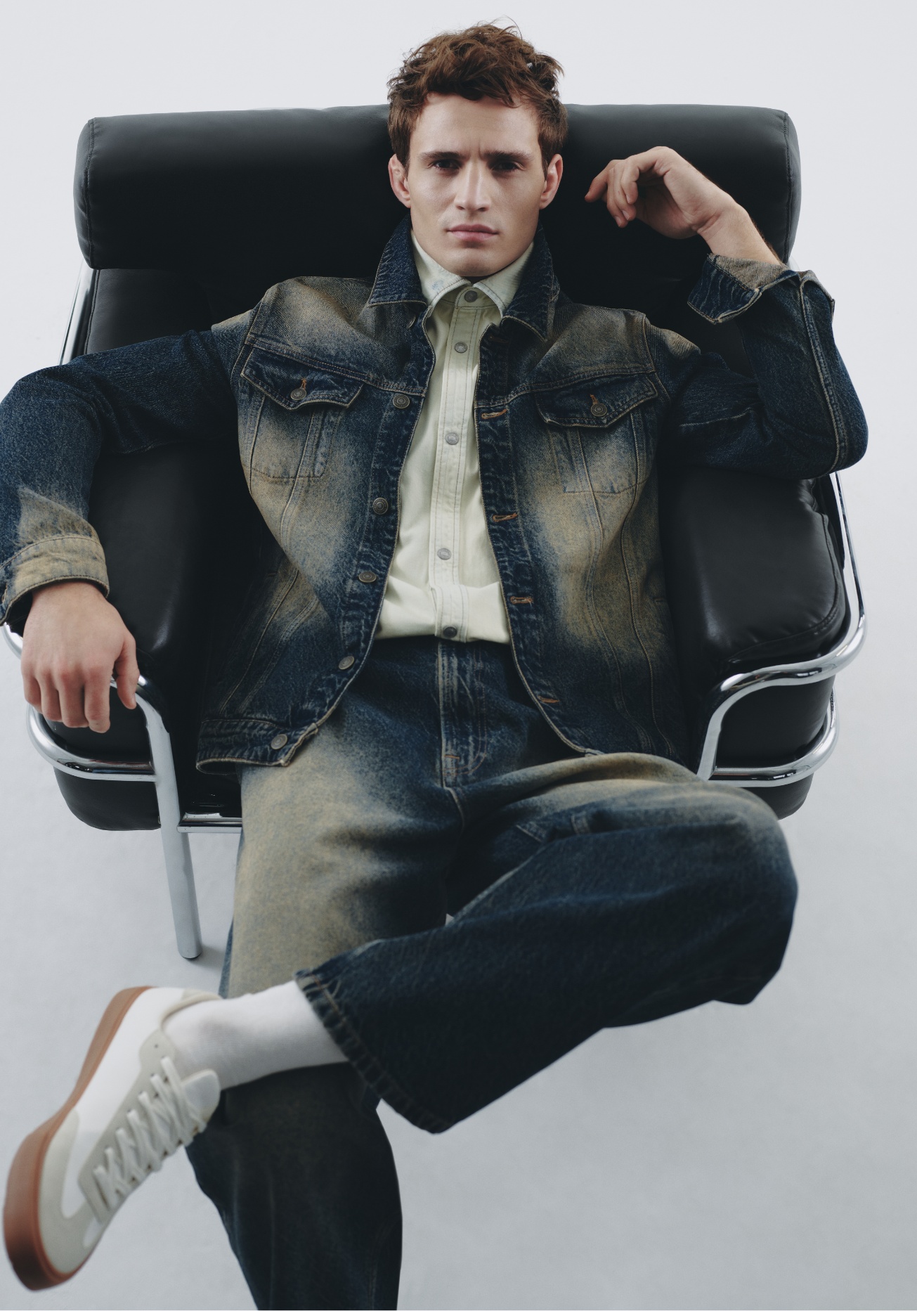 İlk olarak 2000’li yılların başında hayatımıza giren “denim on denim” akımının o yıllarda moda camiasında büyük ses getirdiğini söylemek hiç de yanlış olmayacak