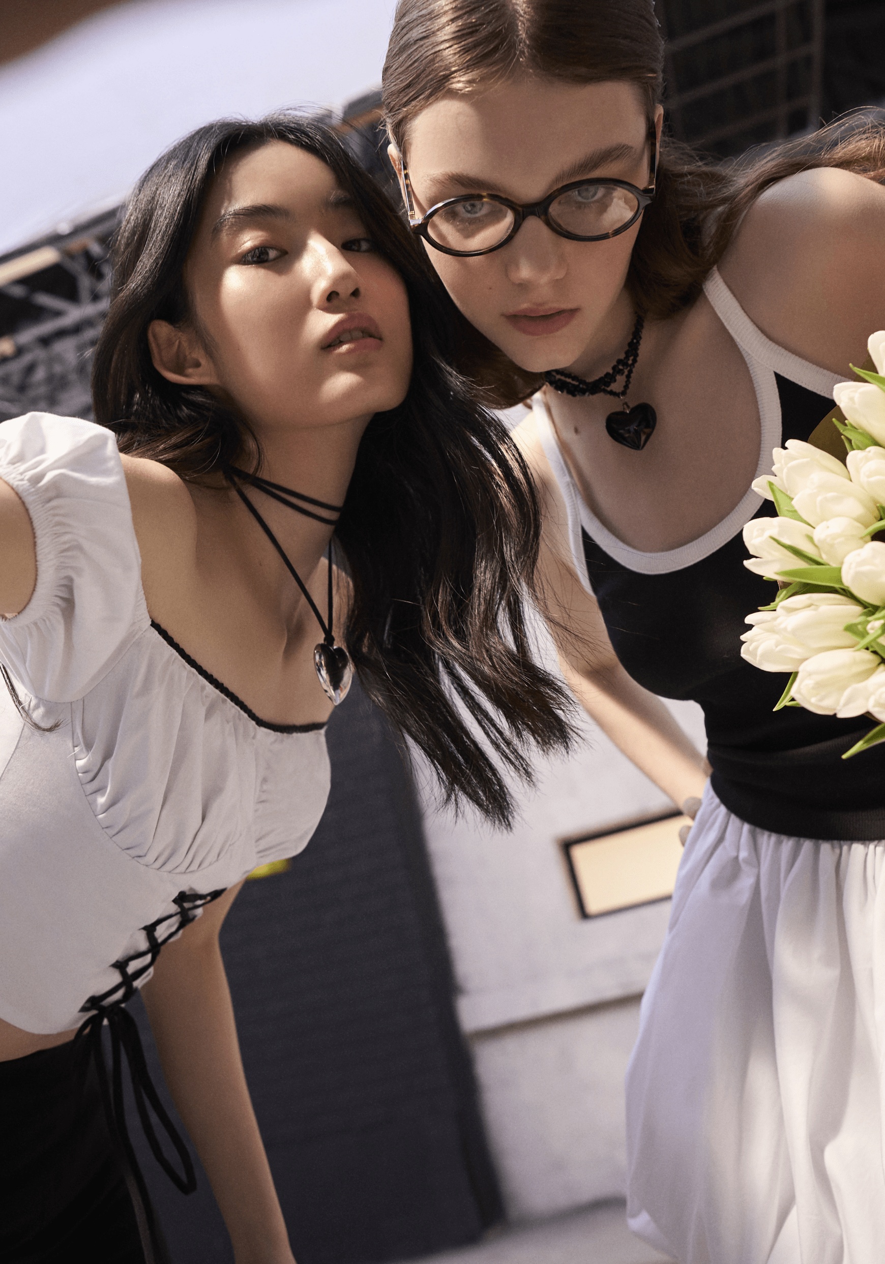 Rahat ve aynı zamanda tarz sahibi olmak istiyorsanız, uçuş uçuş kumaşlar ve etnik desenlerle özgür ruhunuzu ortaya çıkarın.