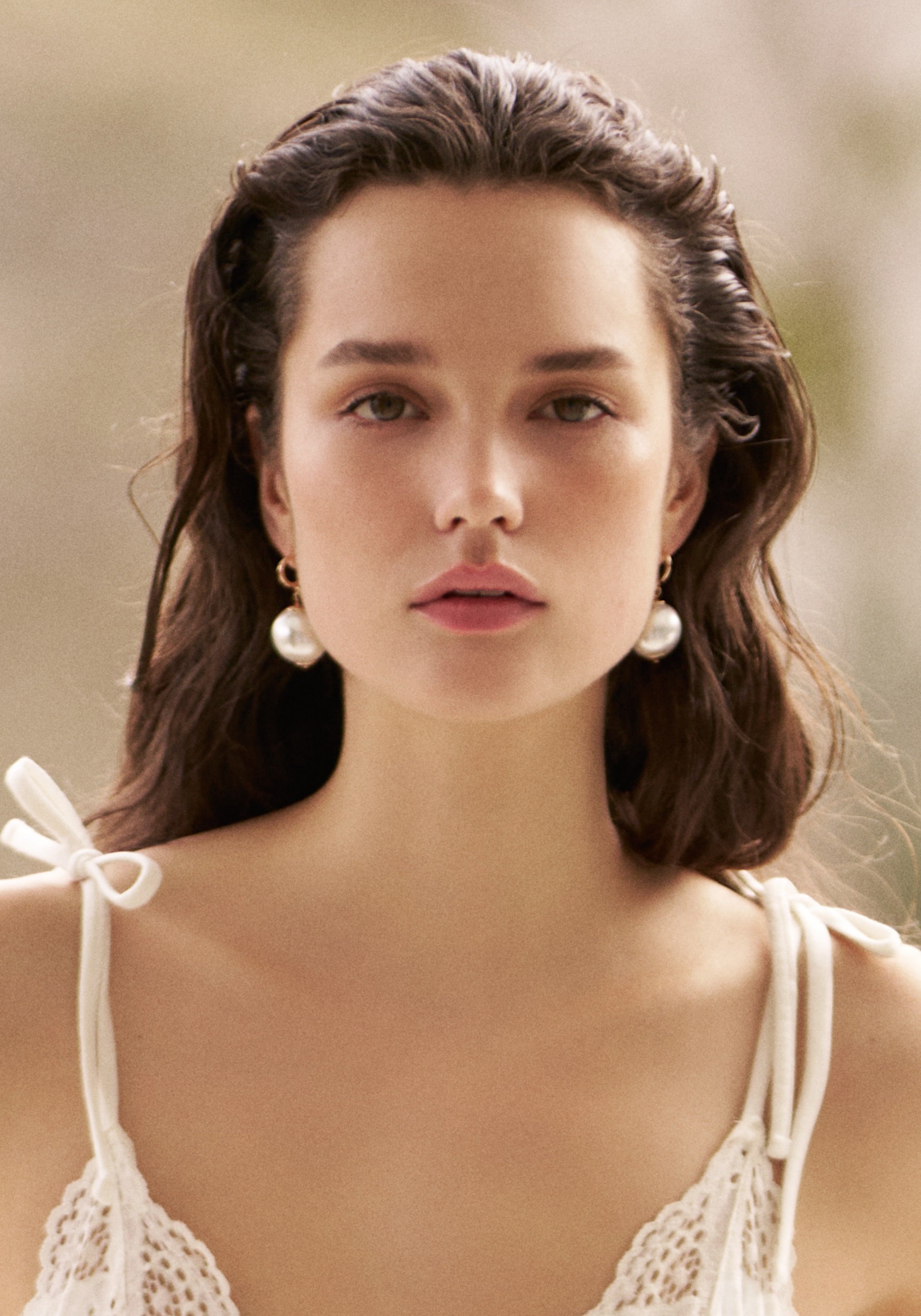 Doğal güzelliğin en trend vurgusu Clean Girl makyajı.