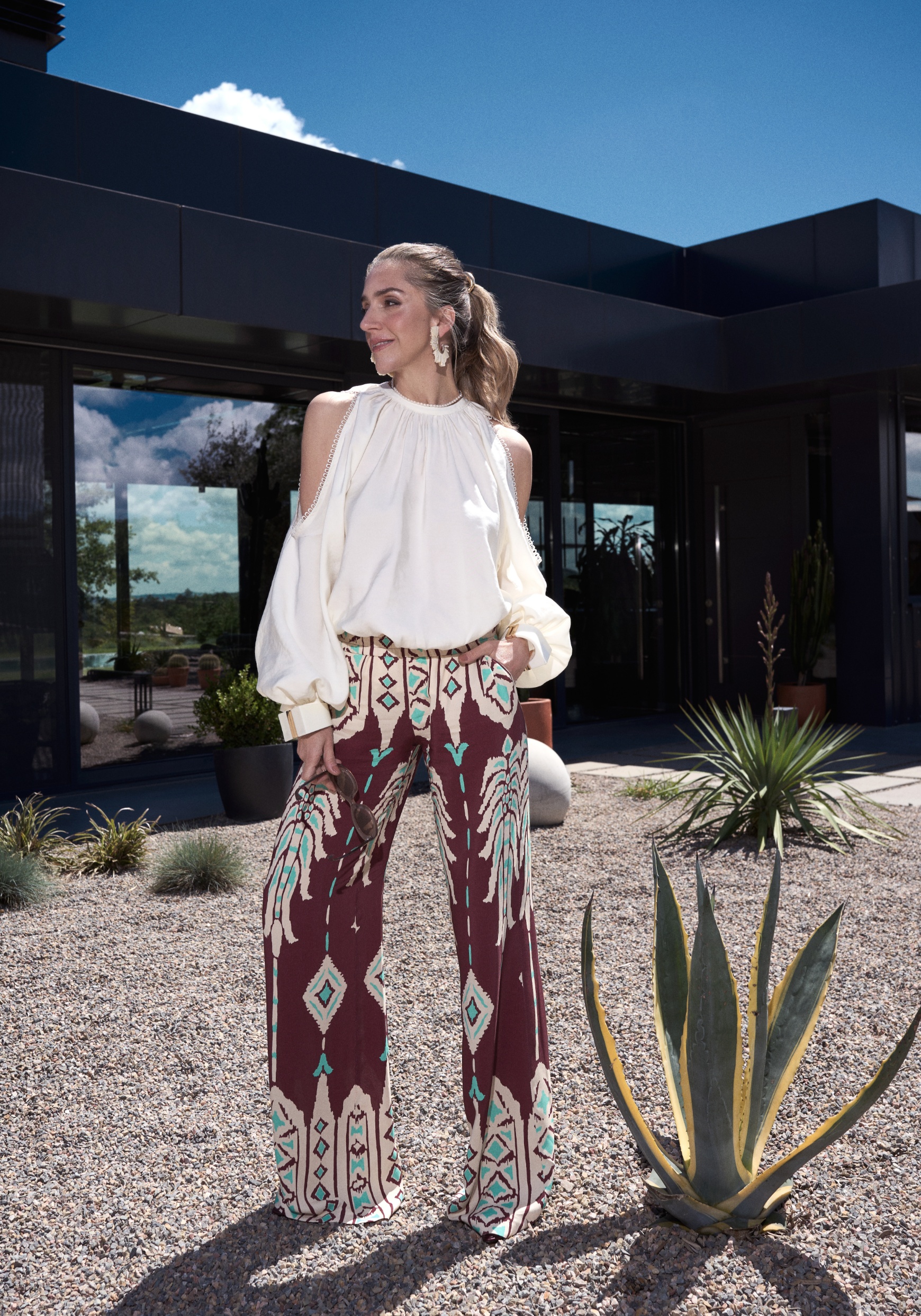 Tatil bavulunda Koton x Melis Ağazat koleksiyonundan desenli elbiseler için yer ayırmayı unutma!