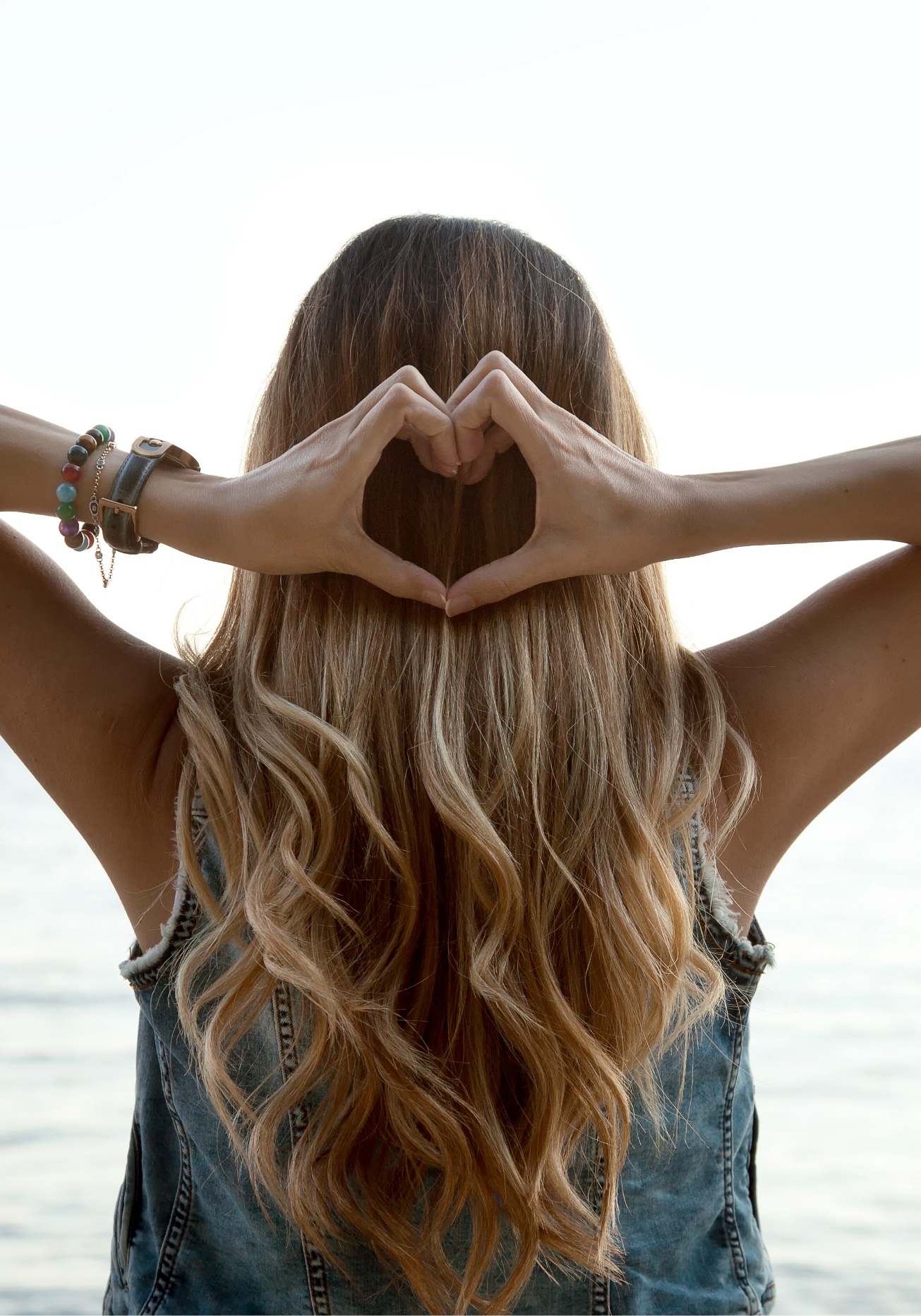 Yaz boyunca güzel ve sağlıklı saçlarla güneşin keyfini çıkarmak istiyorsanız saçlarınıza gereken ilgiyi göstermeniz gerektiğini unutmayın!