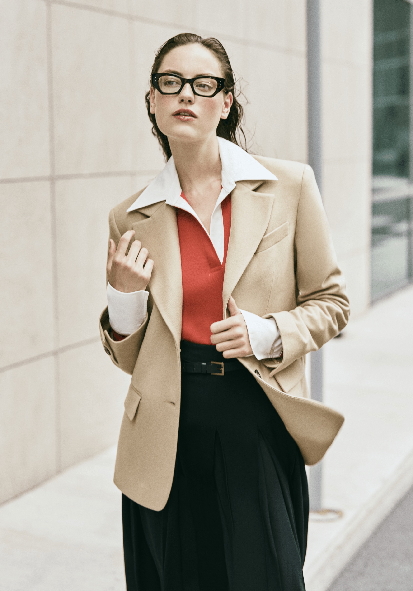 Kampüsün ya da ofisin en trend preppy tarzını yaratmaya ne dersin? Pileli etekler, ekose blazer ceketler, baklava desenli golf kazakları ile konforlu ve iddialı görünümler yarat!