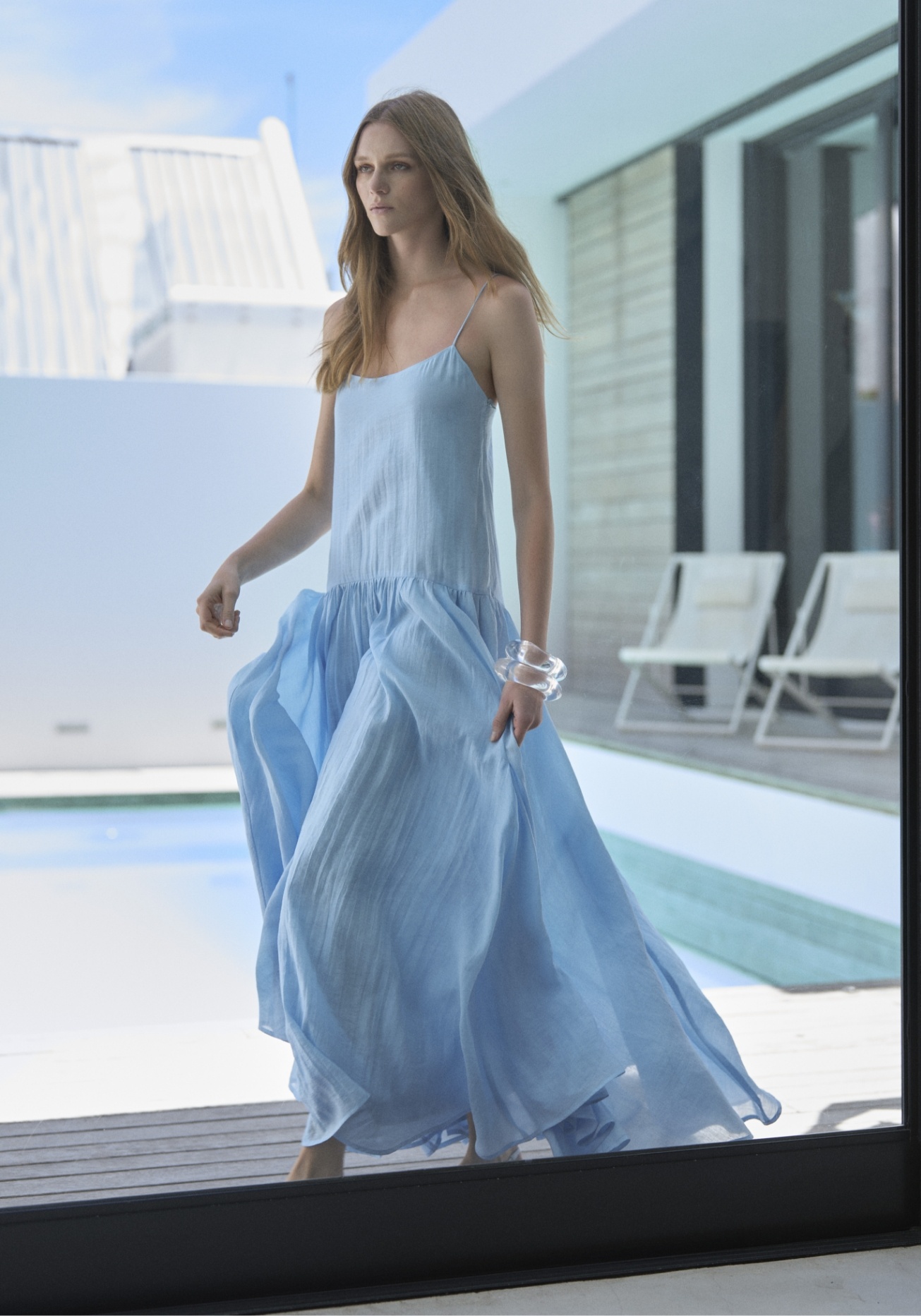 Pastel renkler, zarafeti ve ferah dokunuşlarıyla baharın simgesi haline geliyor. Bebe mavisi, pudra pembesi ve uçuk sarı gibi tonlar, stilinize sofistike ve sakin bir hava katıyor.