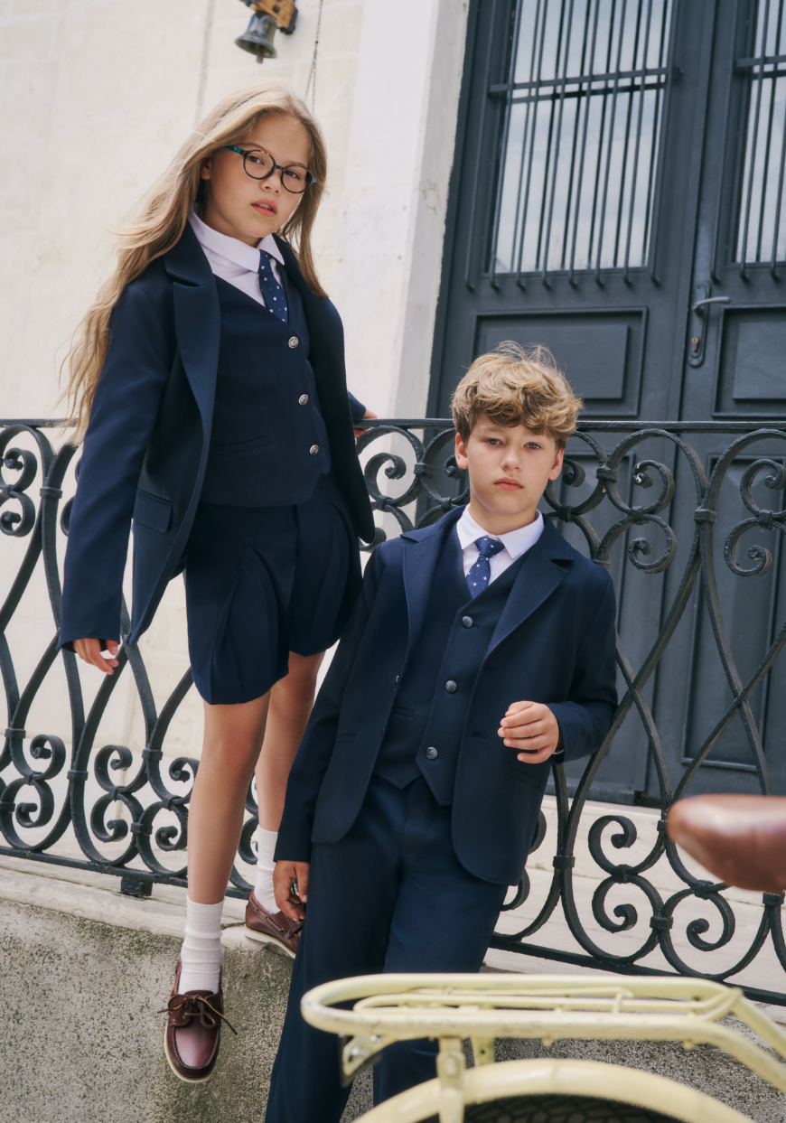 Okul gardıroplarının vazgeçilmez parçaları arasında şüphesiz ki basic ürünler yer alıyor! Okul formalarına uygun tonları yakaladığınızda bu parçalar, küçük bir aksilik anında günü kurtaran en temel parçalar haline geliyor.