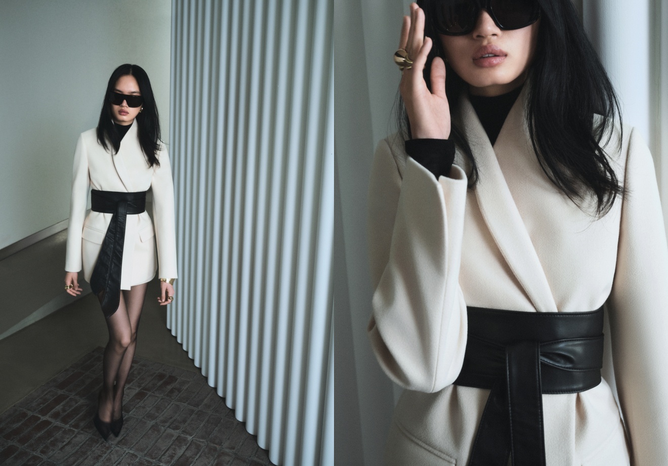 Koleksiyonda morun asaleti ve modern çizgilerin güçlü duruşu; kadife dokular, akışkan silüetler, tüy detayları ve gümüş ışıltılarla zarif bir bütünlük sunuyor.