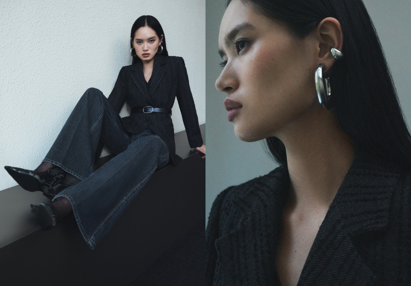 Tüy gibi hafif fırça darbelerini anımsatan zarif dokular, gri ve camel tonlarının dengeli uyumuyla birleşiyor. Minimal kesimler, yumuşak formlar ve feminen detaylar, kadınların güçlü ama zarif yanını öne çıkarıyor.