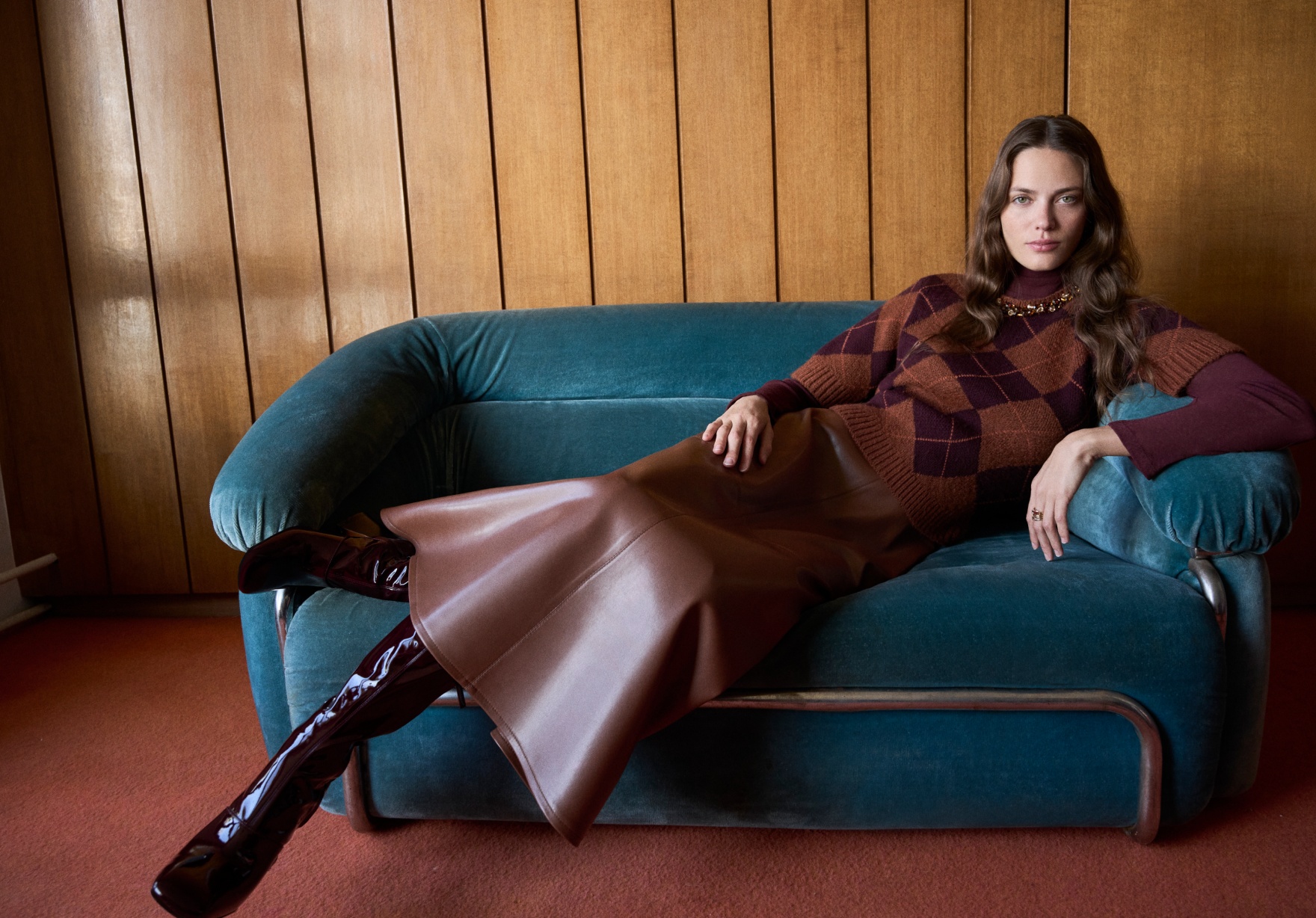 İşlemeler, dantel detaylar ve zengin yüzey dokuları, Koton X Melis Ağazat Koleksiyonu’na lüks ve rafine bir zarafet katıyor.