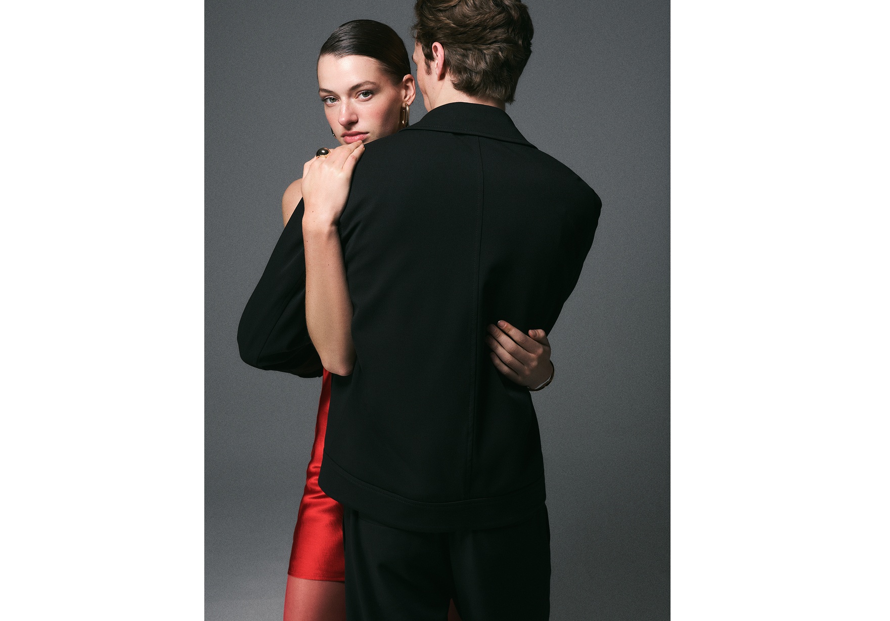 Kendin için ya da sevdiğin kişi için seçilen zamansız parçalar, Sevgililer Günü’ne sessiz ama kalıcı bir anlam katıyor!