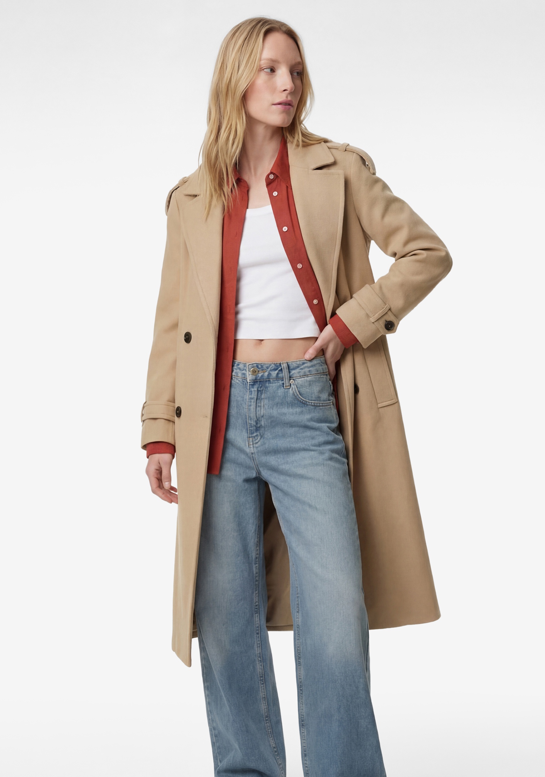 Dış giyimin kült parçası trençkot tasarımları Koton’un yorumuyla şekil değiştiriyor, klasik duruşun yanı sıra modern yorumlarıyla sizlerle buluşuyor!