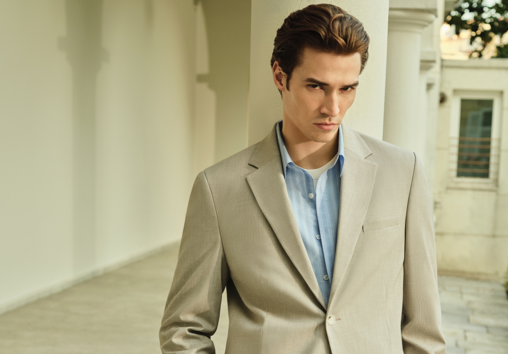 Bayramın enerjisini yansıtan en özel elbiseler, Koton Kadın Bayram Koleksiyonu’nda seni bekliyor! Şeker tadında pastel tonlar, hafif dokular ve zarif kesimlerle bayram stilini mükemmel şekilde tamamla.