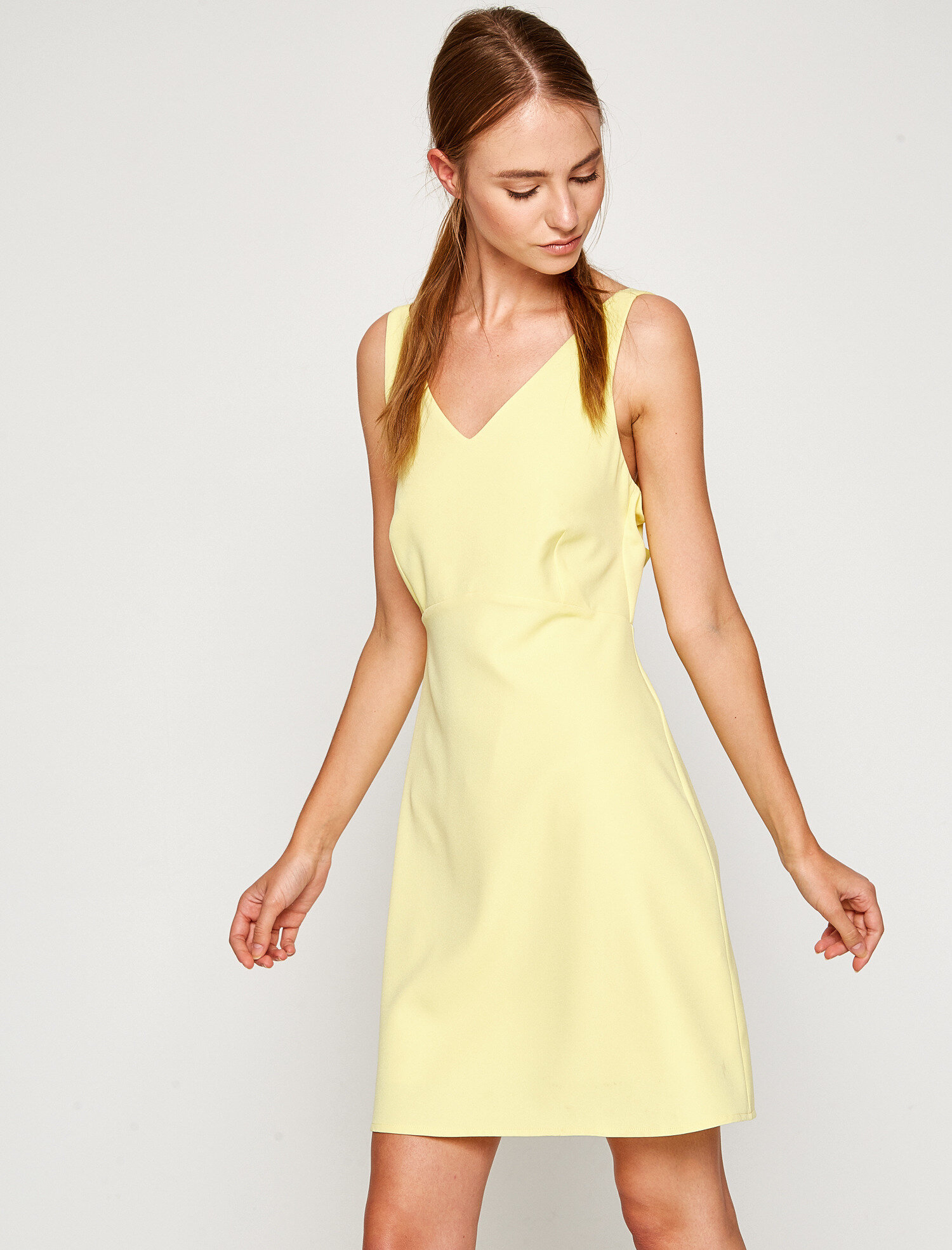   Sırt Detaylı Elbise