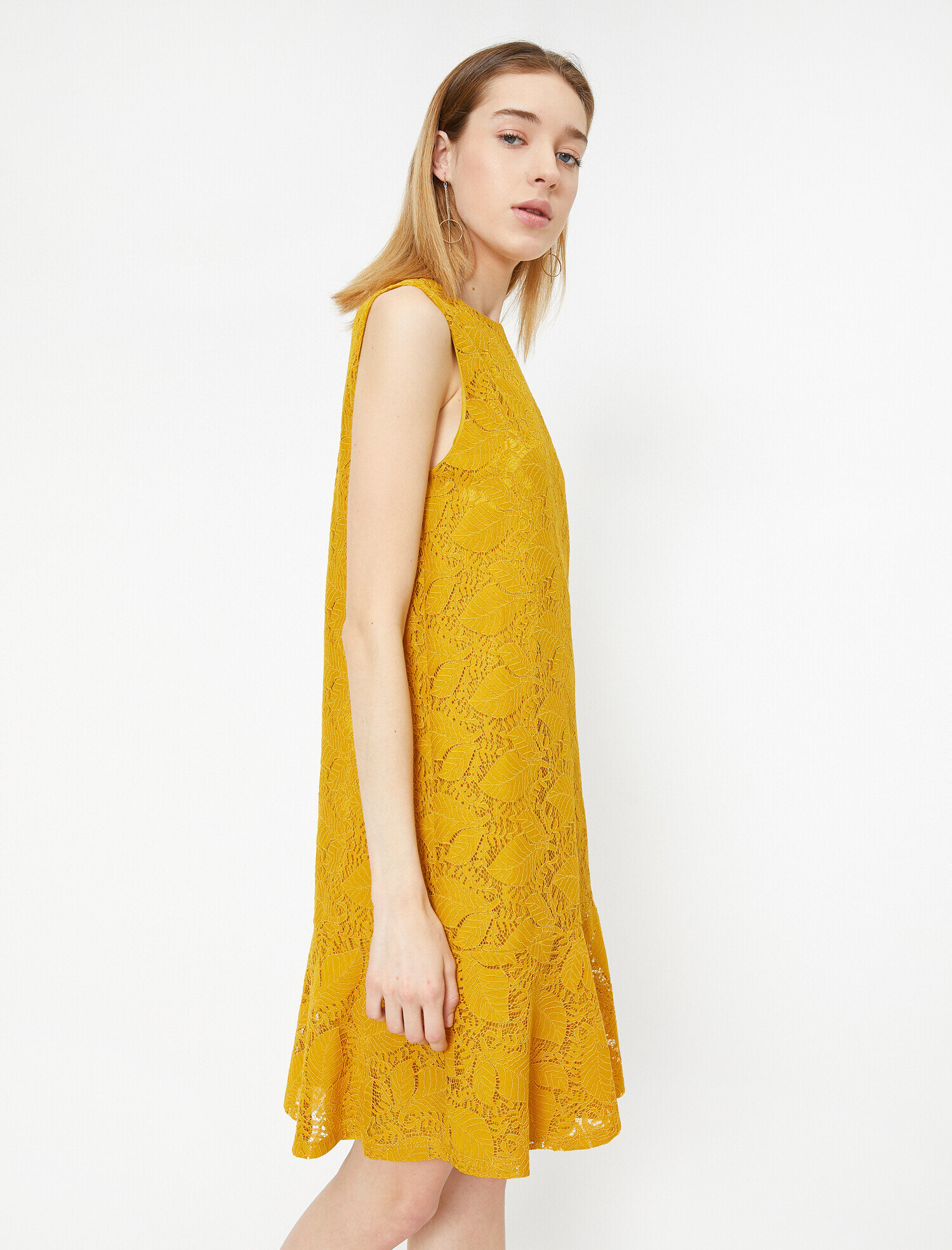   Dantel Detaylı Elbise