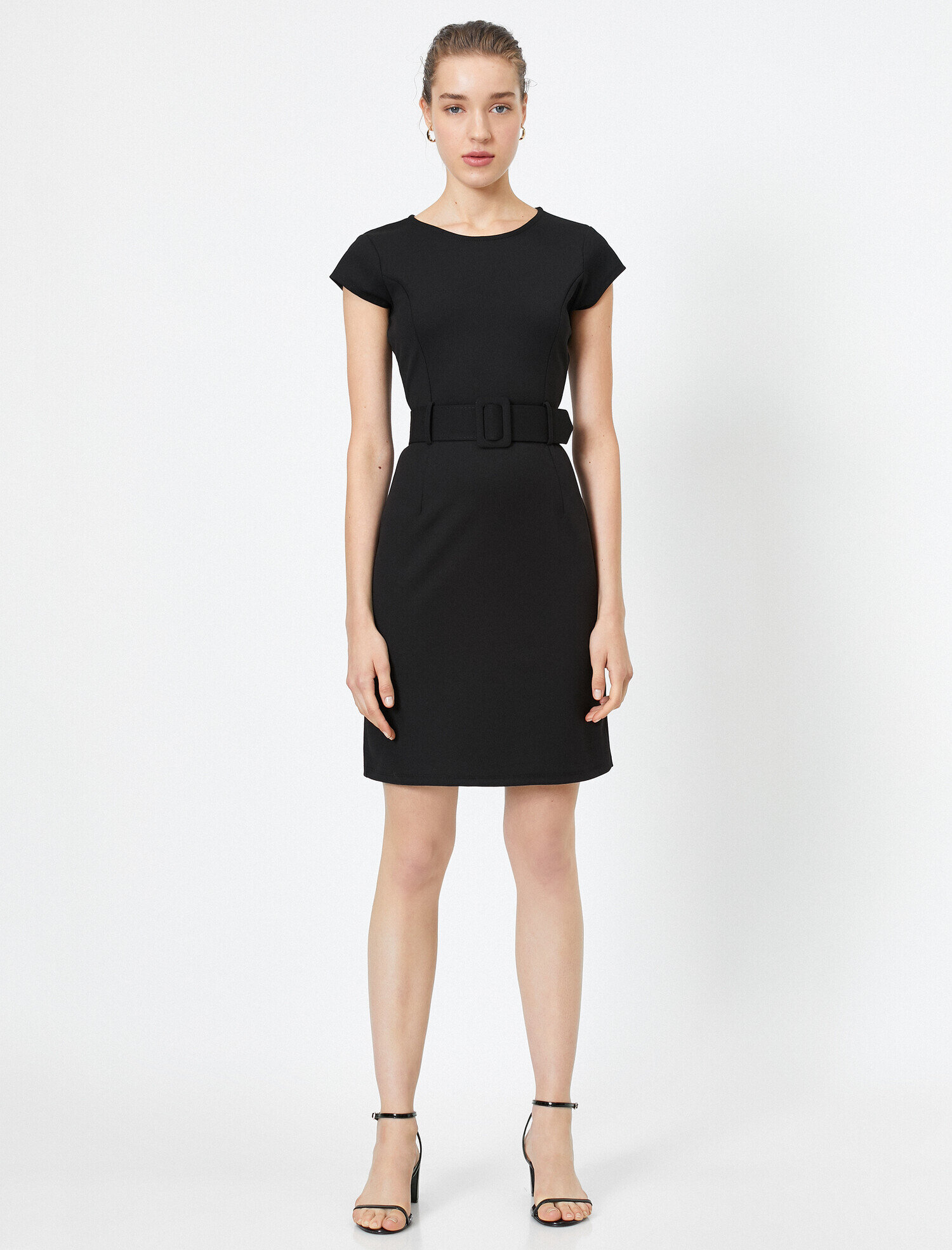   Kemer Detaylı Mini Elbise