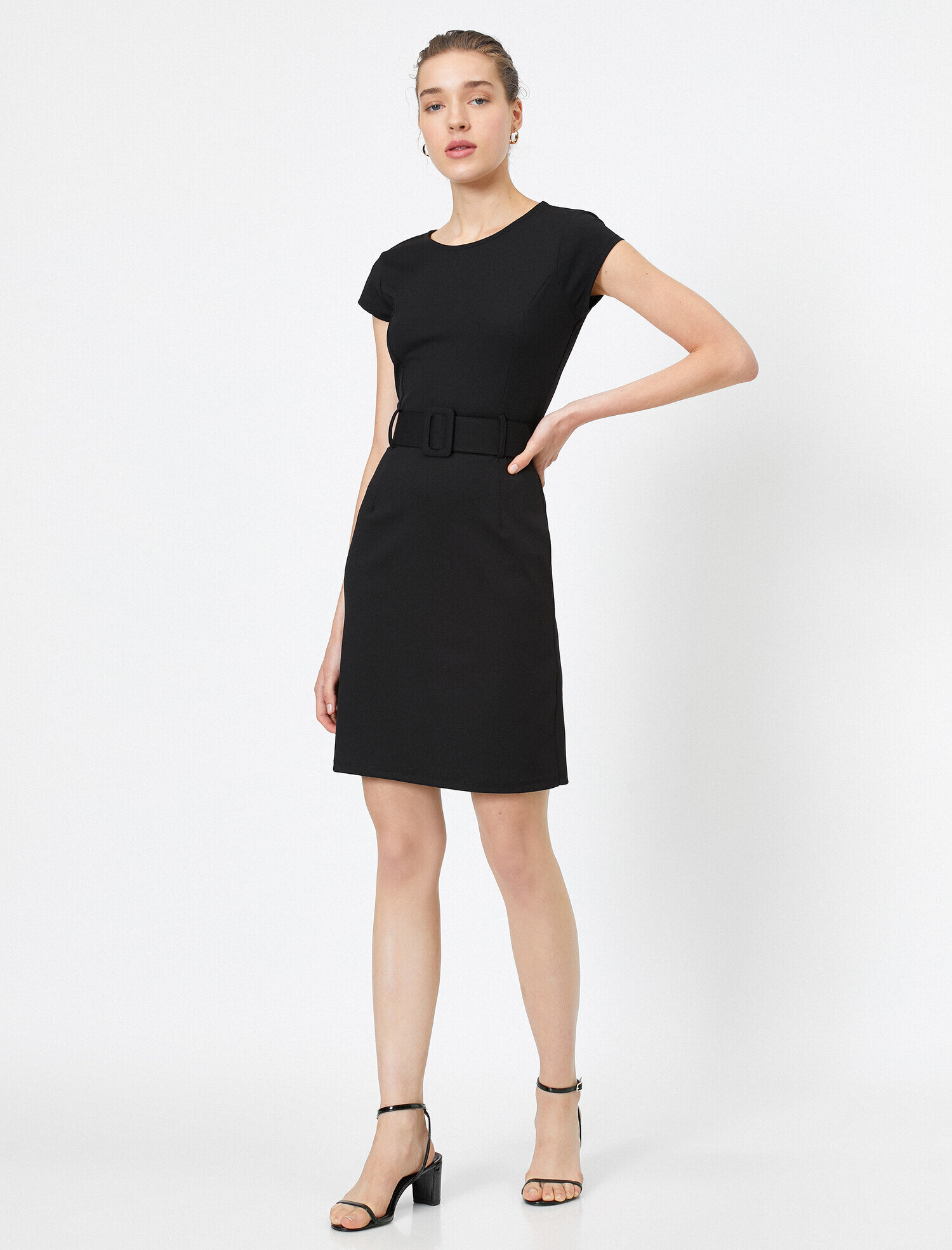   Kemer Detaylı Mini Elbise