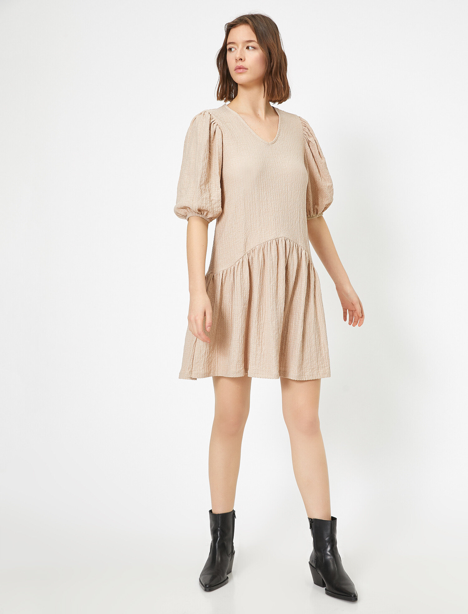   Büzgü Detaylı V Yaka Mini Elbise