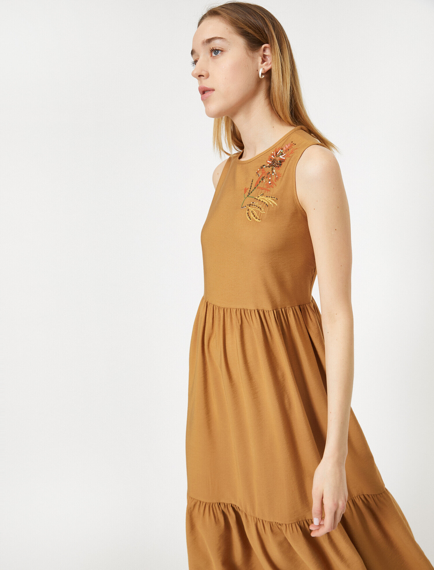   Yakası Çiçek İşleme Detaylı Uzun Poplin Elbise