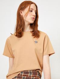 Bisiklet Yaka Minimal Nakışlı Kısa Kol Tişört