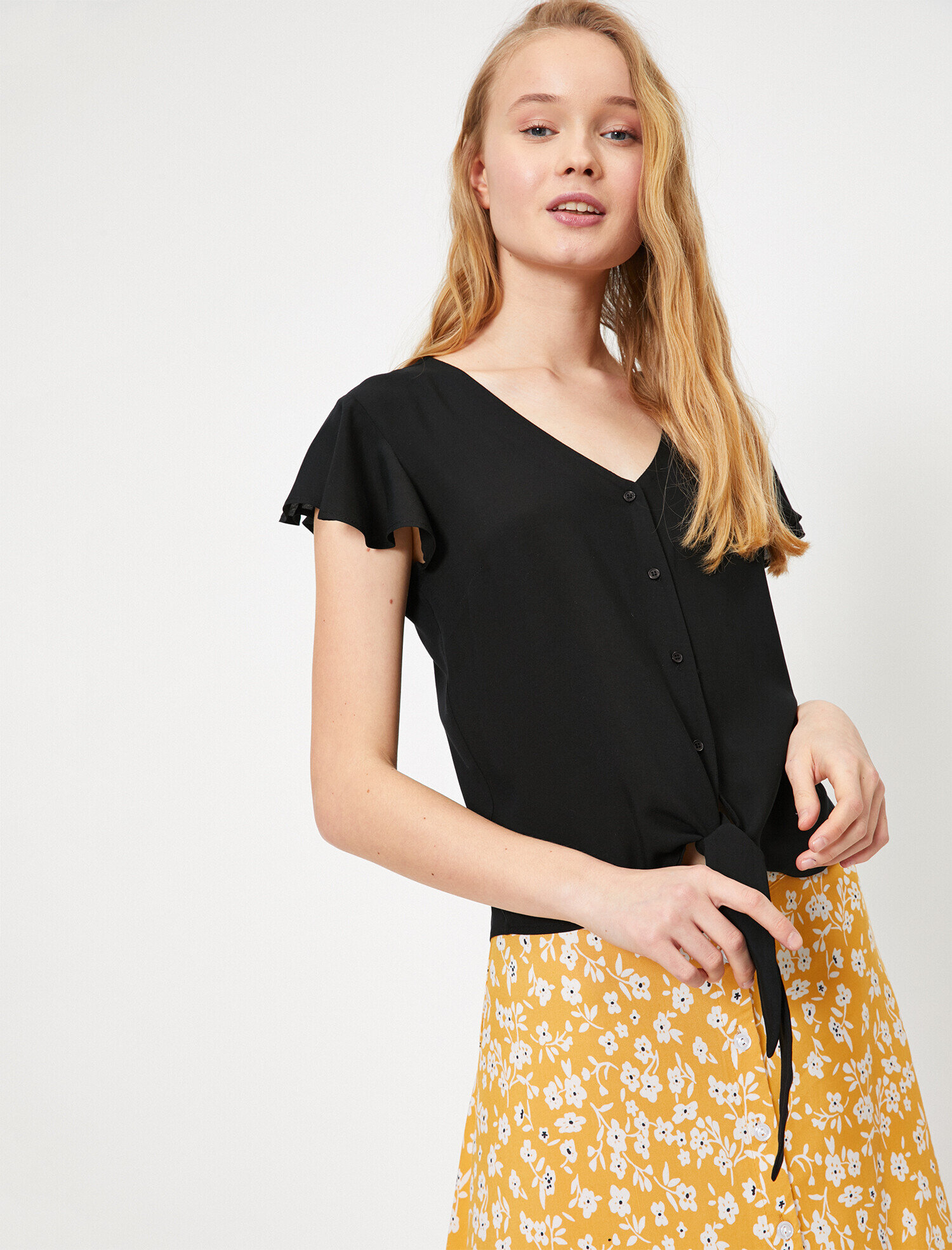   Düğme Detaylı Bluz