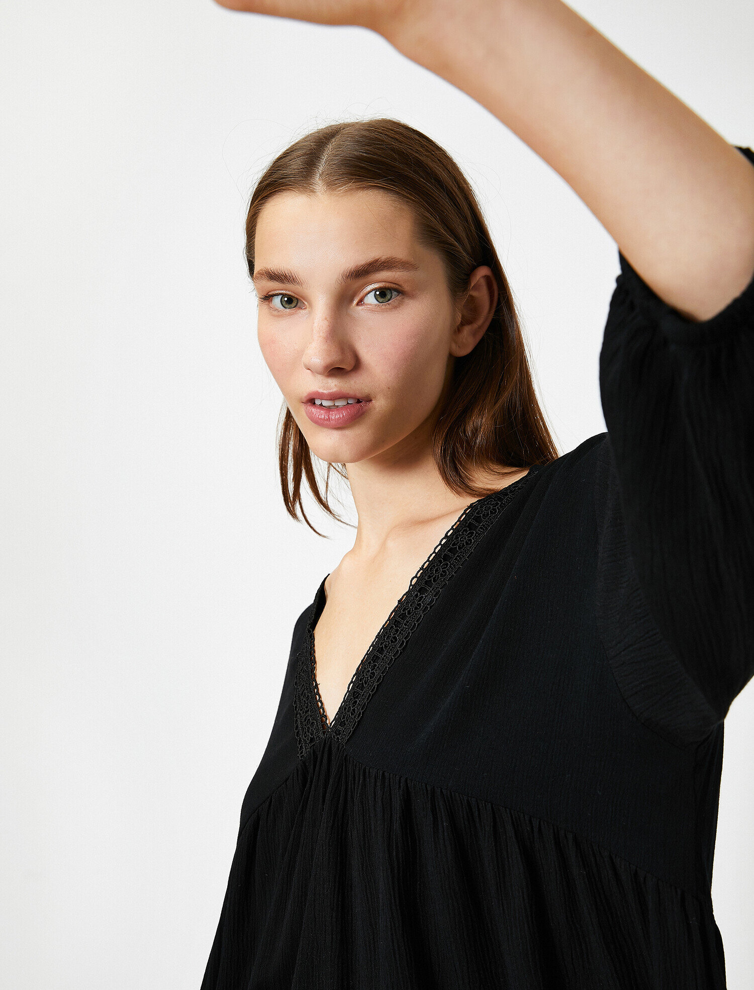   Uzun Kollu V Yaka Dantelli Bluz