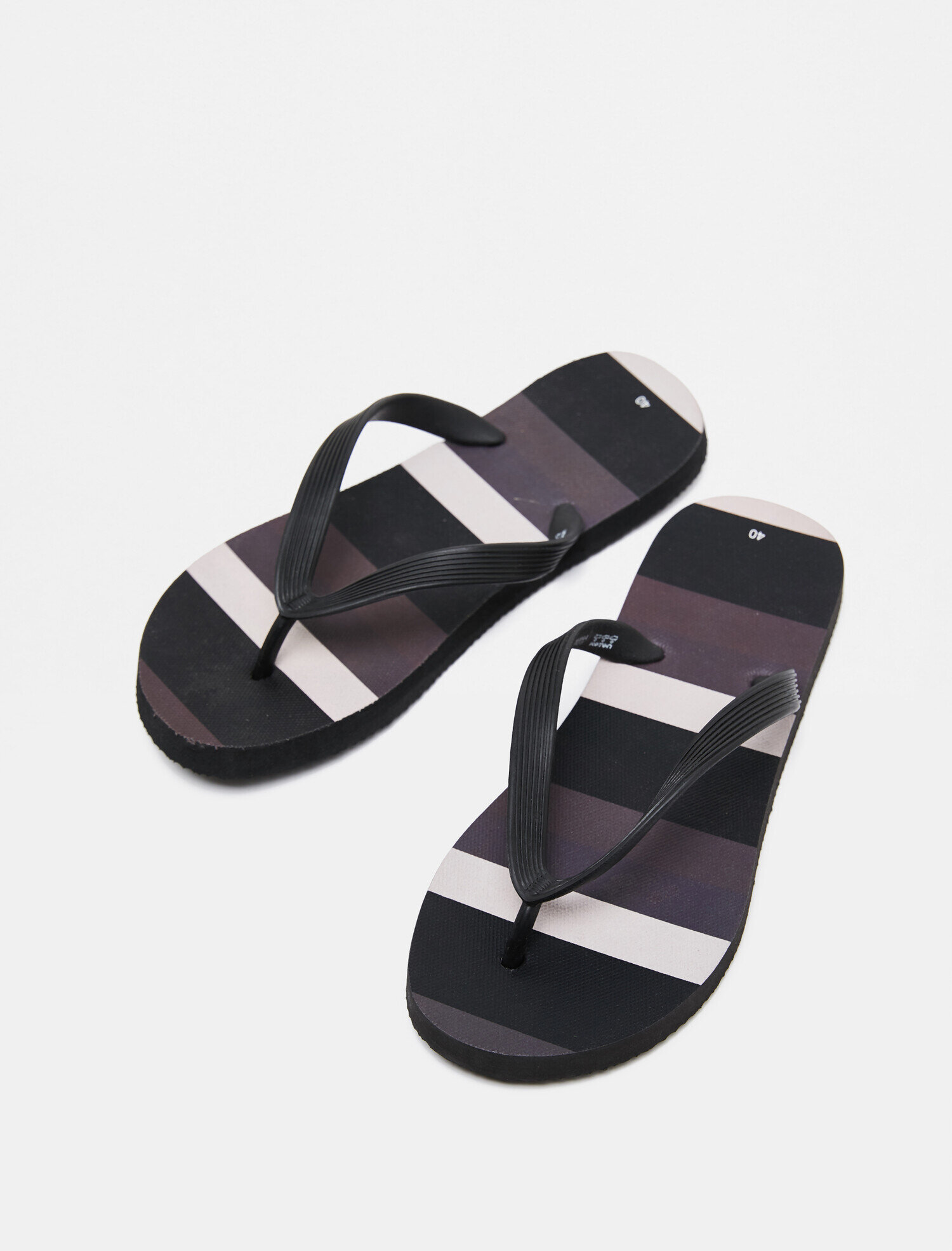  Erkek Parmak Arası Terlik