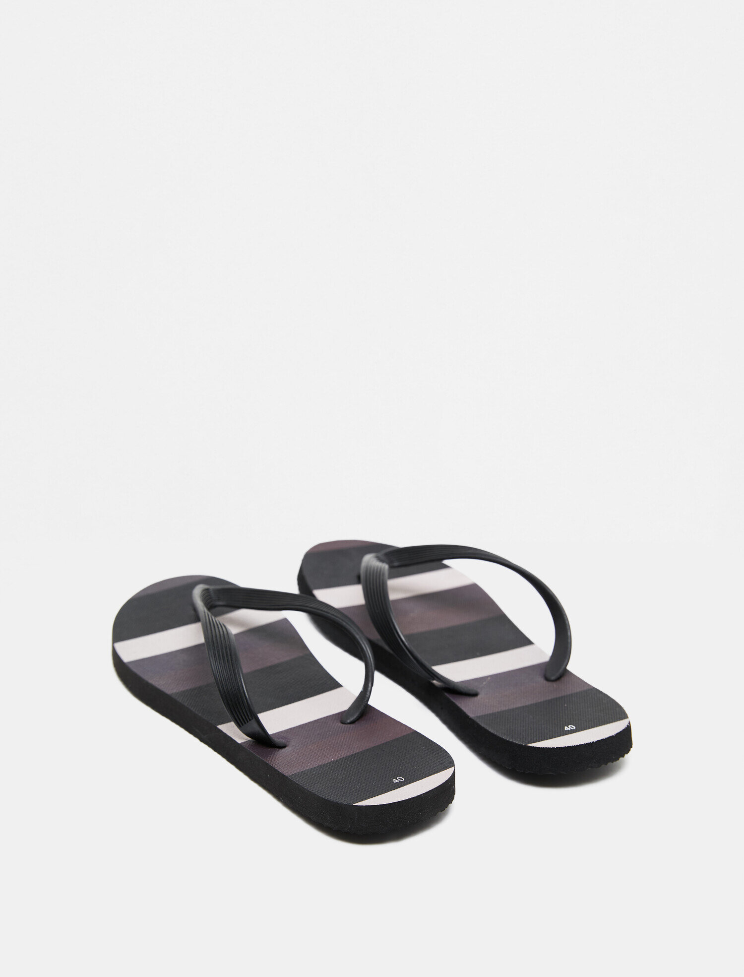  Erkek Parmak Arası Terlik