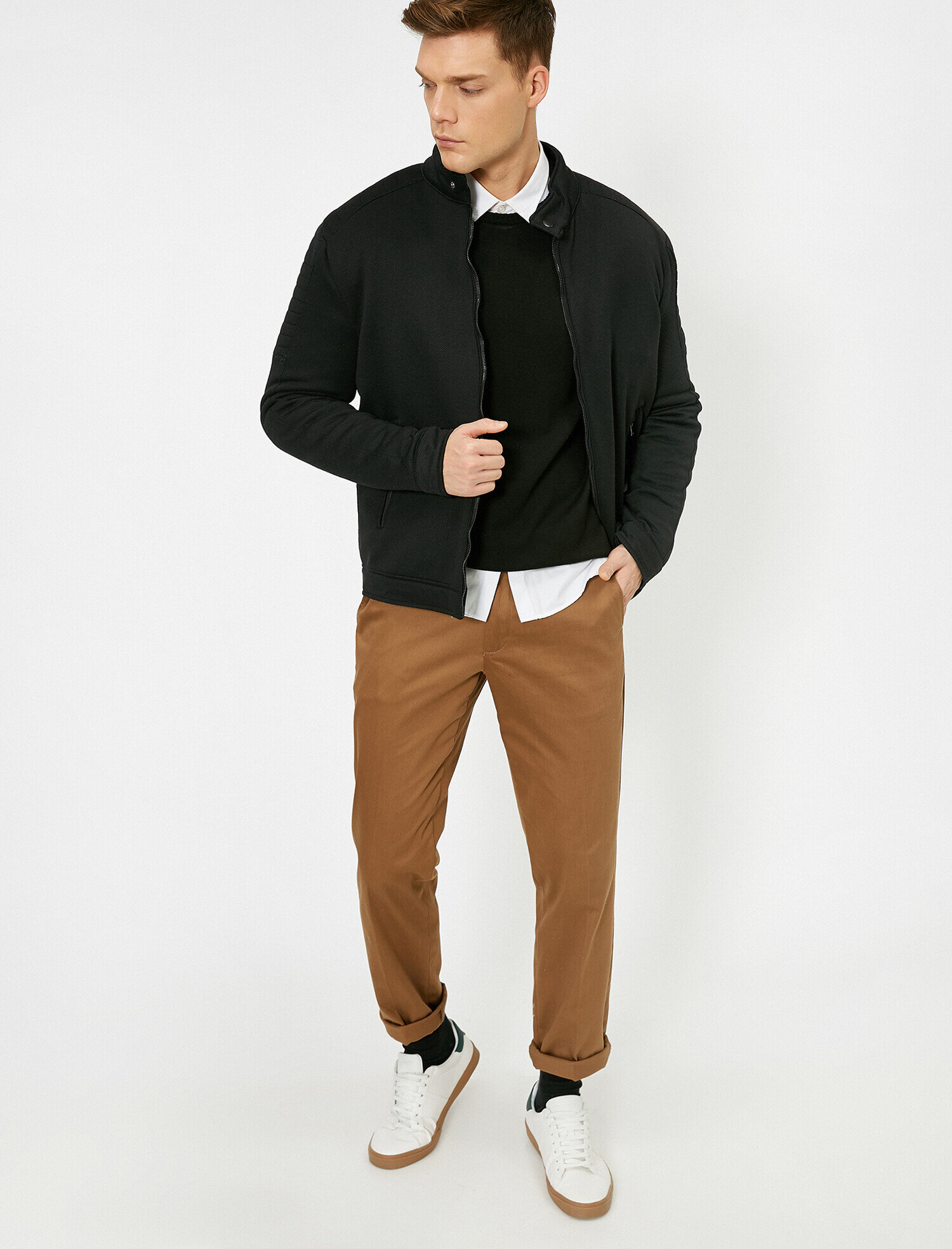 Omzu Kapitoneli Fermuar Detaylı Örme Mont