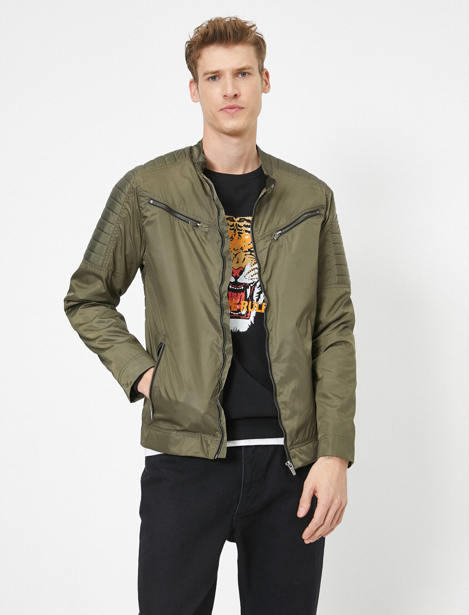   Omzu Dikiş Detaylı Fermuarlı Mont