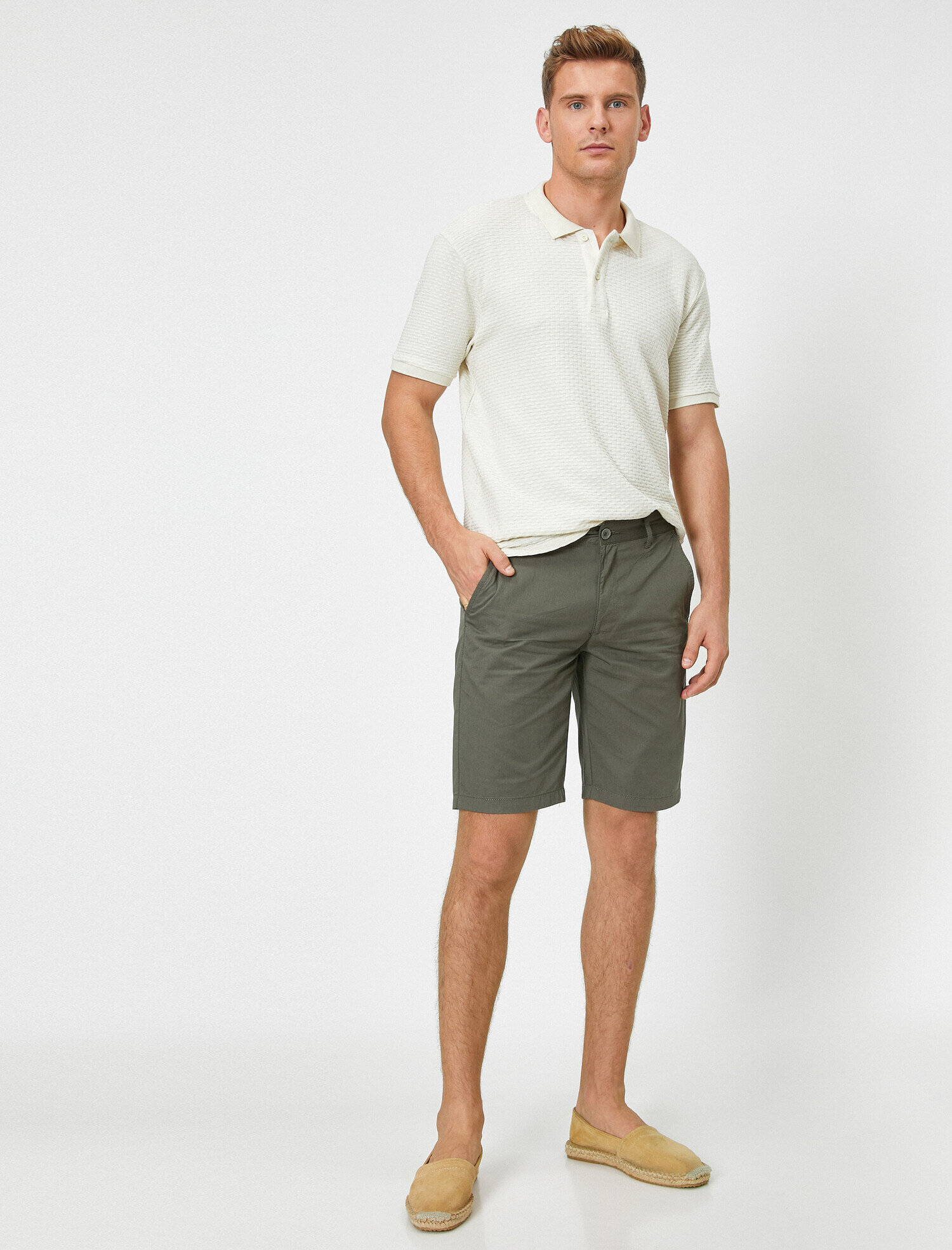   Normal Bel Cep Detaylı Şort