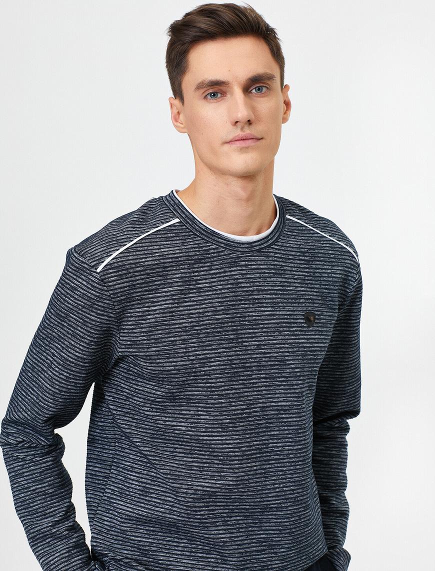   Bisiklet Yaka Logo Detaylı Omzu Çizgili Slim Fit Kazak