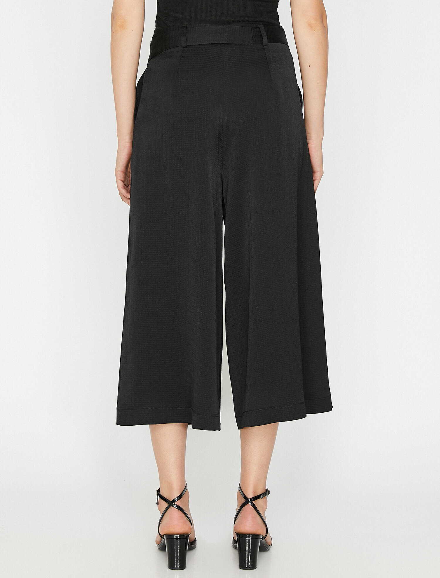   Kemer Detaylı Pantolon