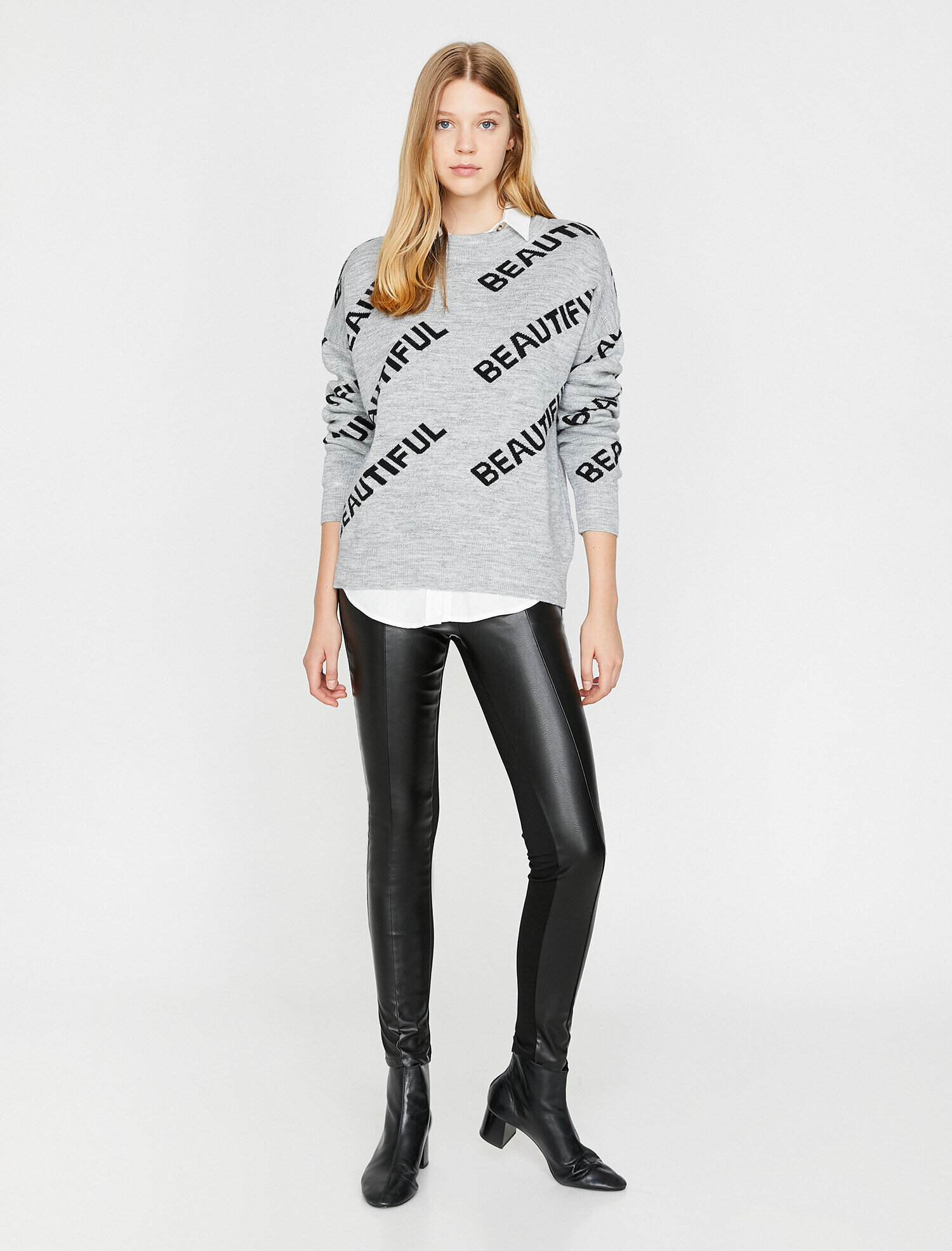   Düğme Detaylı Tişört