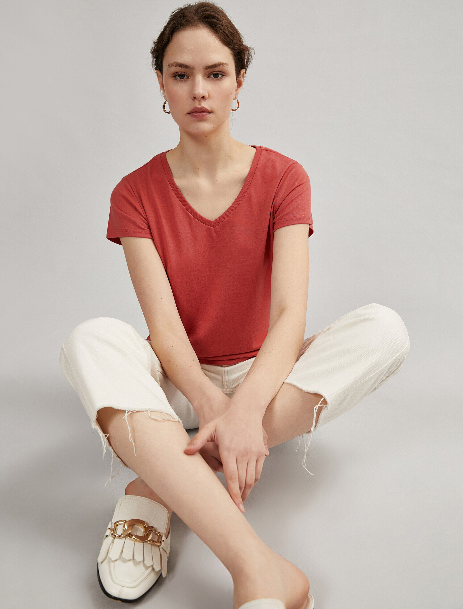   V Yaka Rahat Kalıp Basic Tişört