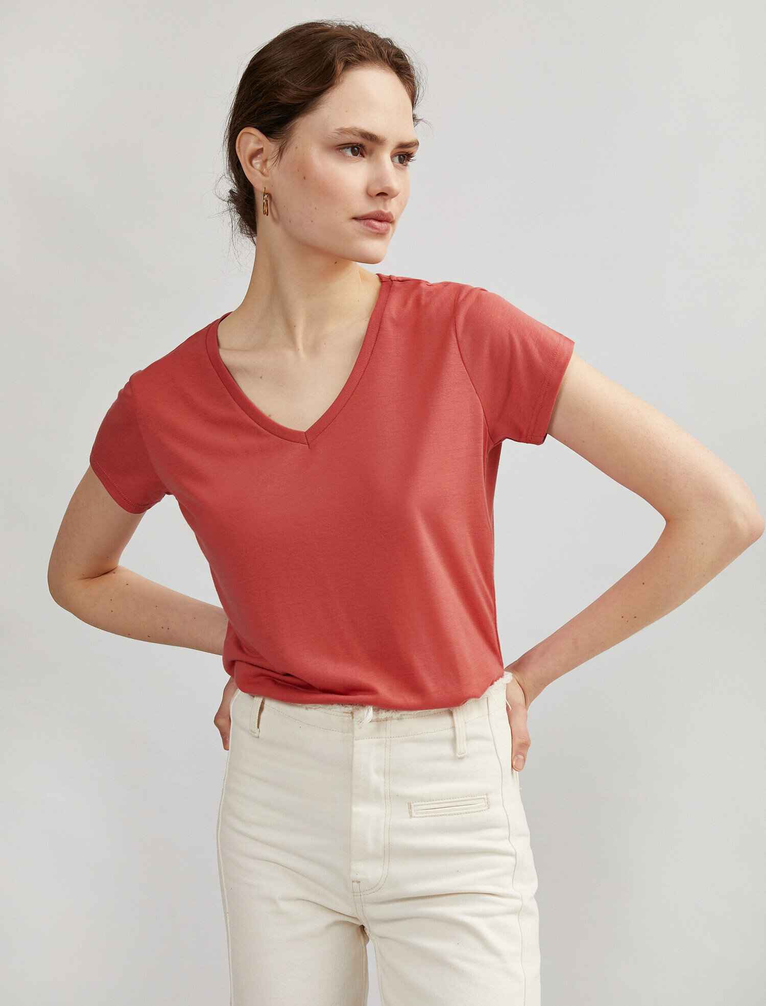   V Yaka Rahat Kalıp Basic Tişört