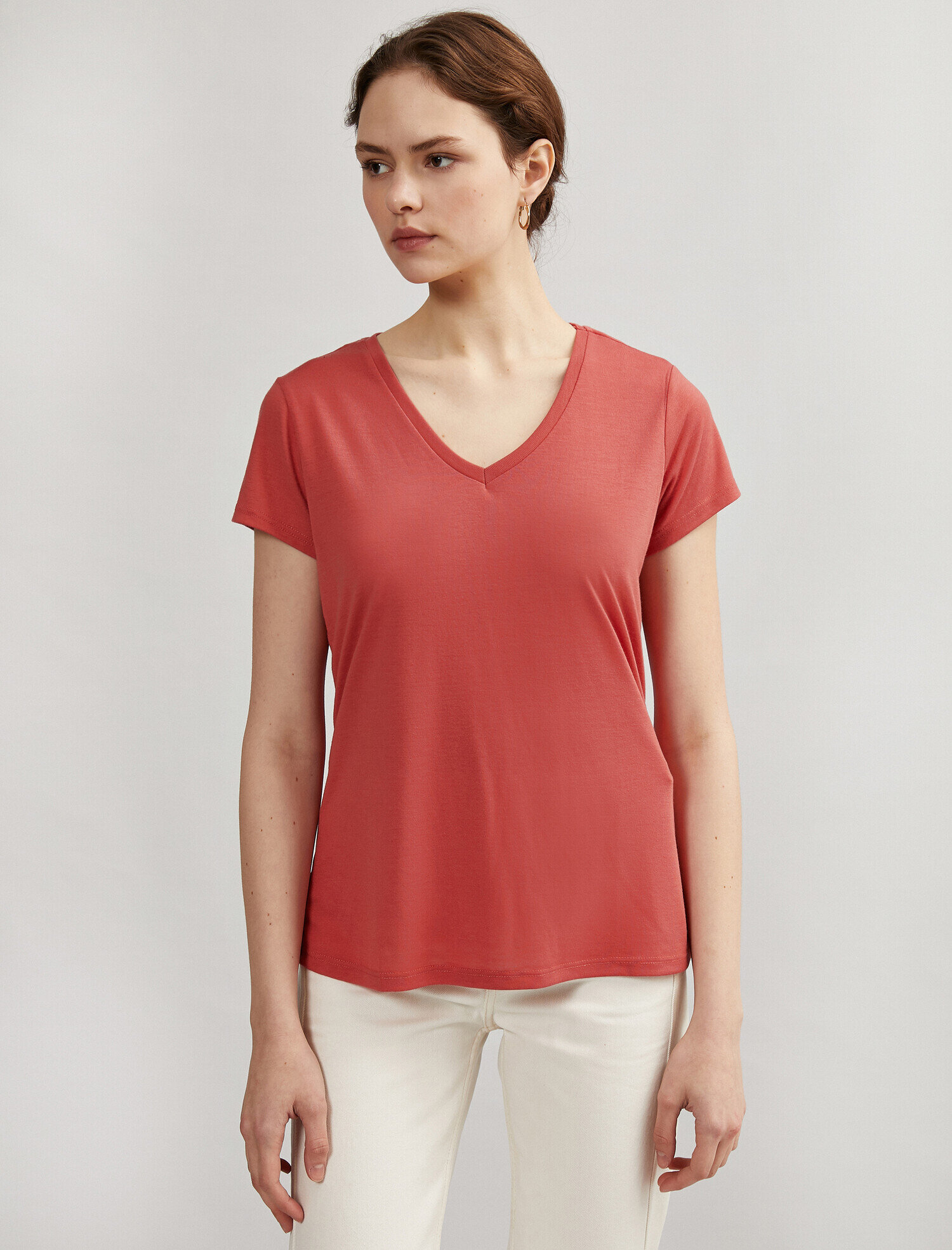   V Yaka Rahat Kalıp Basic Tişört