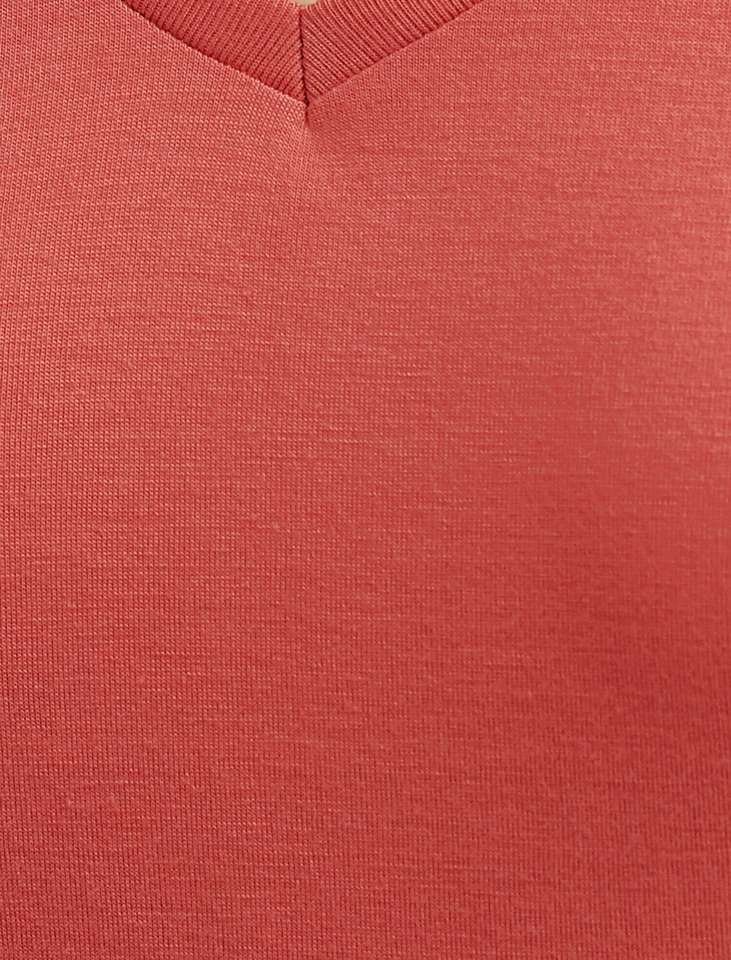   V Yaka Rahat Kalıp Basic Tişört