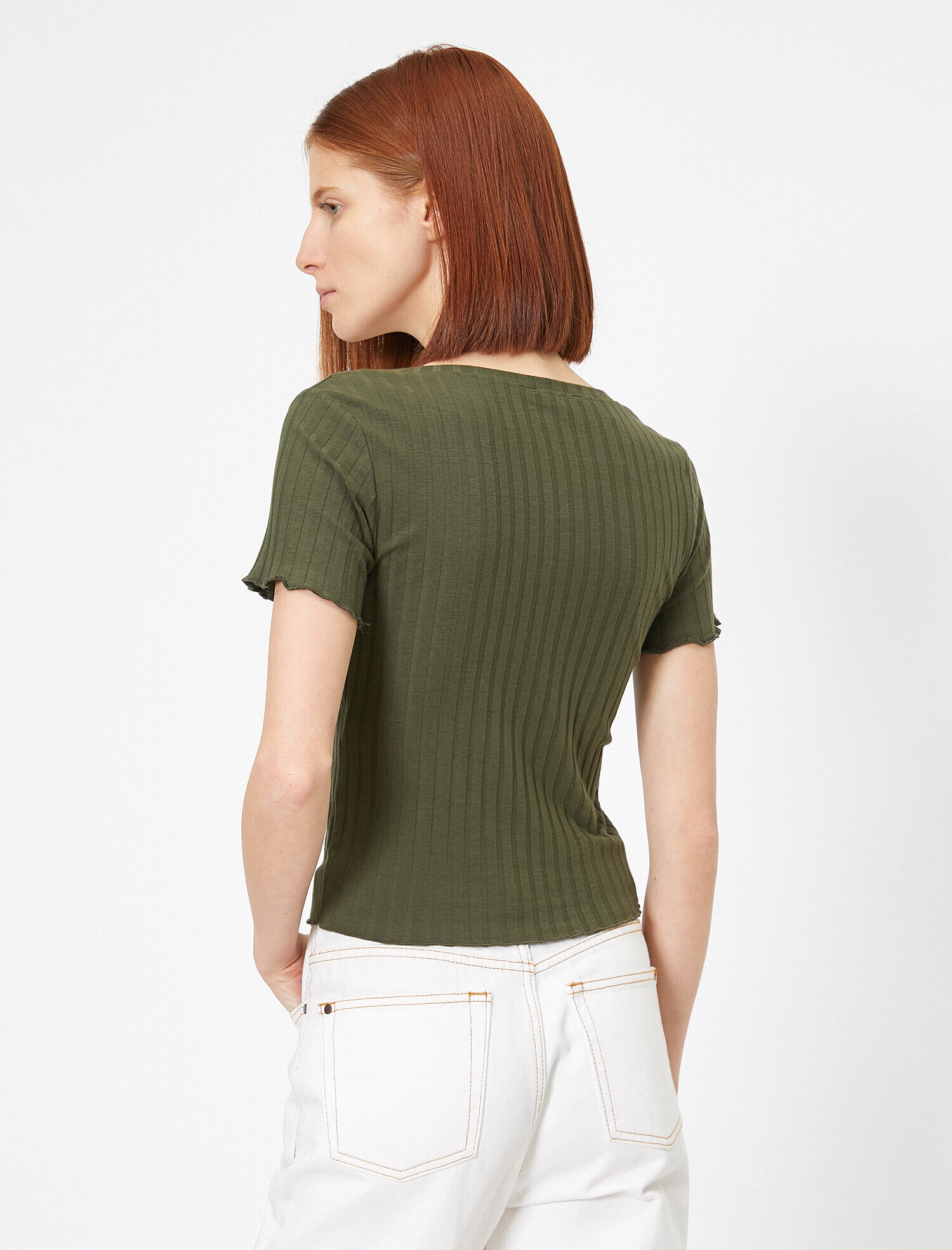   Fitilli Düğme Detaylı V Yaka Tişört