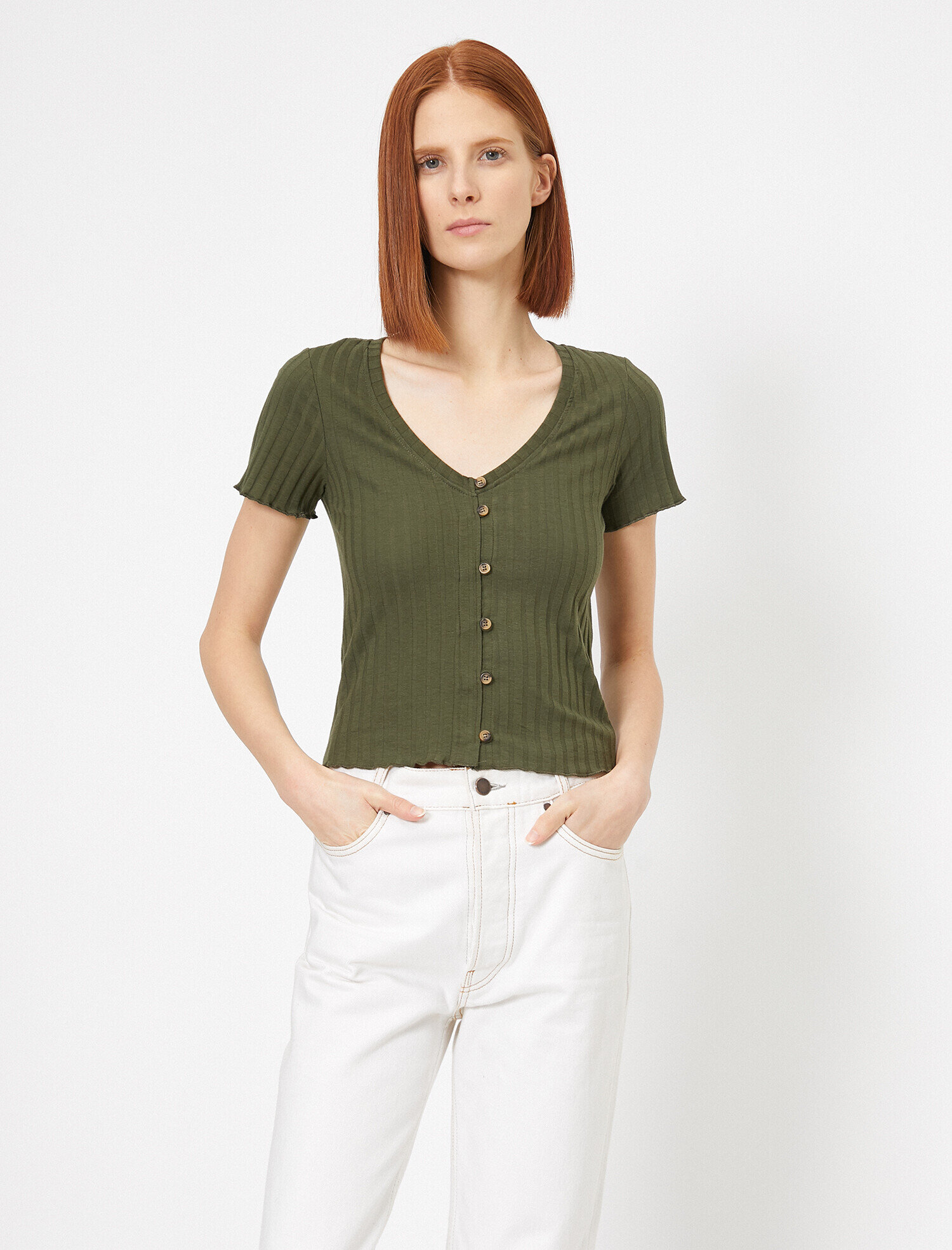   Fitilli Düğme Detaylı V Yaka Tişört