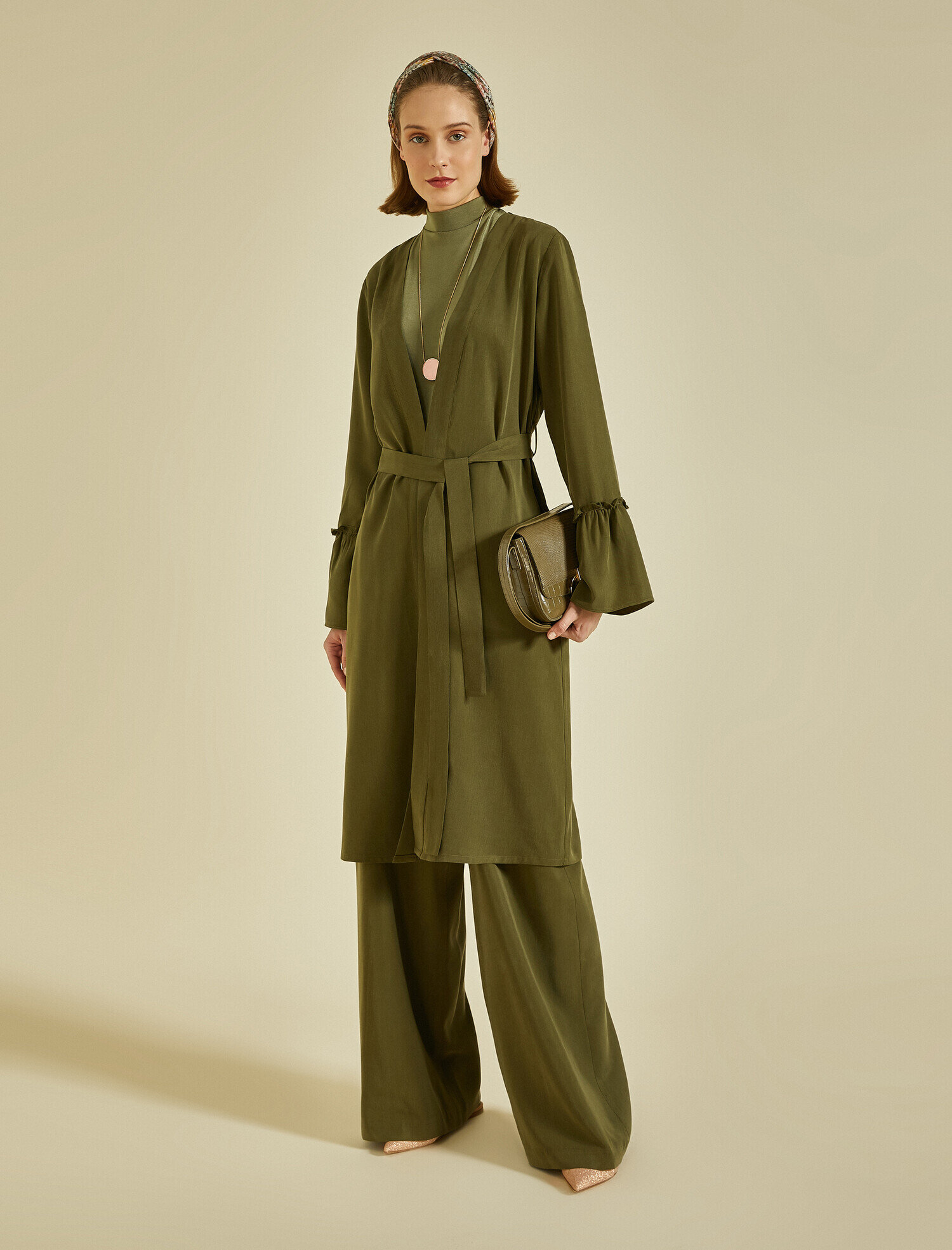   V Yaka Kolları Volanlı Uzun Kollu Beli Bağlamalı Kimono