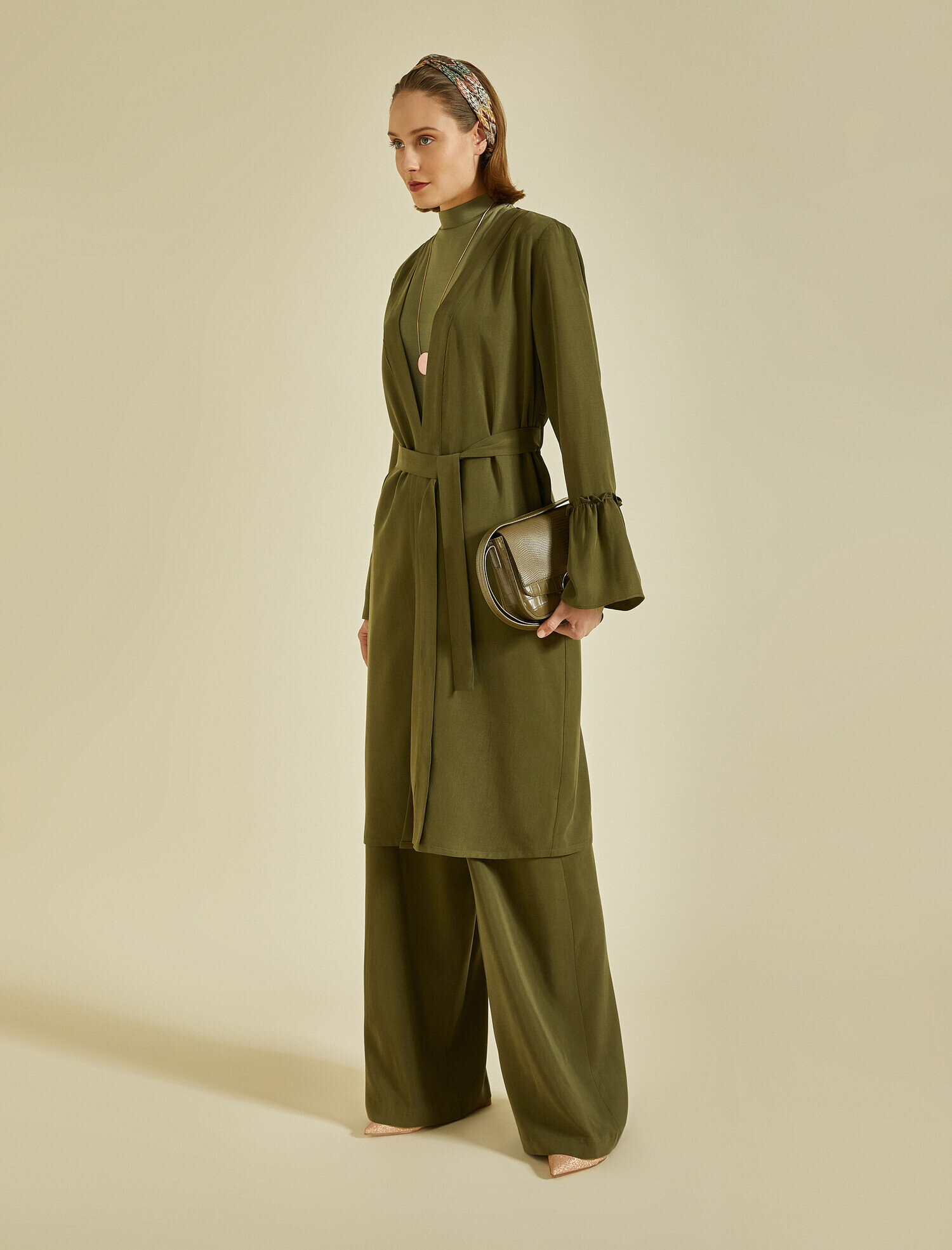   V Yaka Kolları Volanlı Uzun Kollu Beli Bağlamalı Kimono