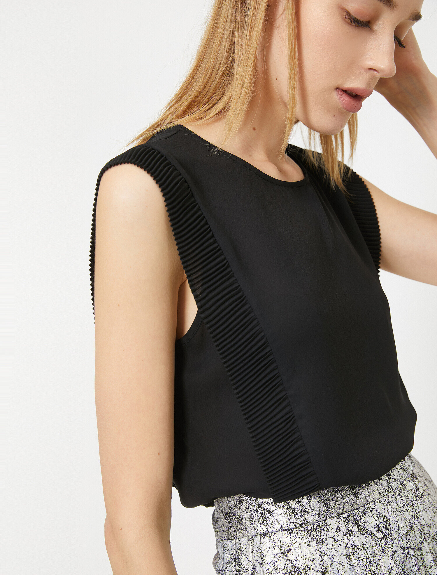   Kısa Kollu Volanlı Bluz