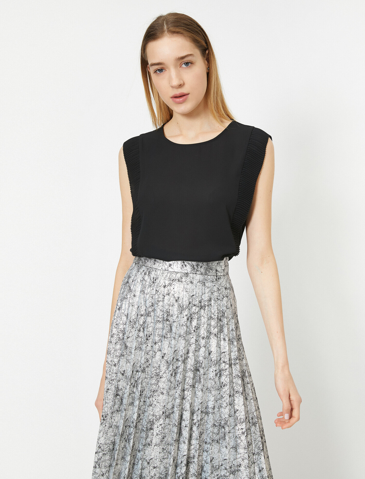   Kısa Kollu Volanlı Bluz