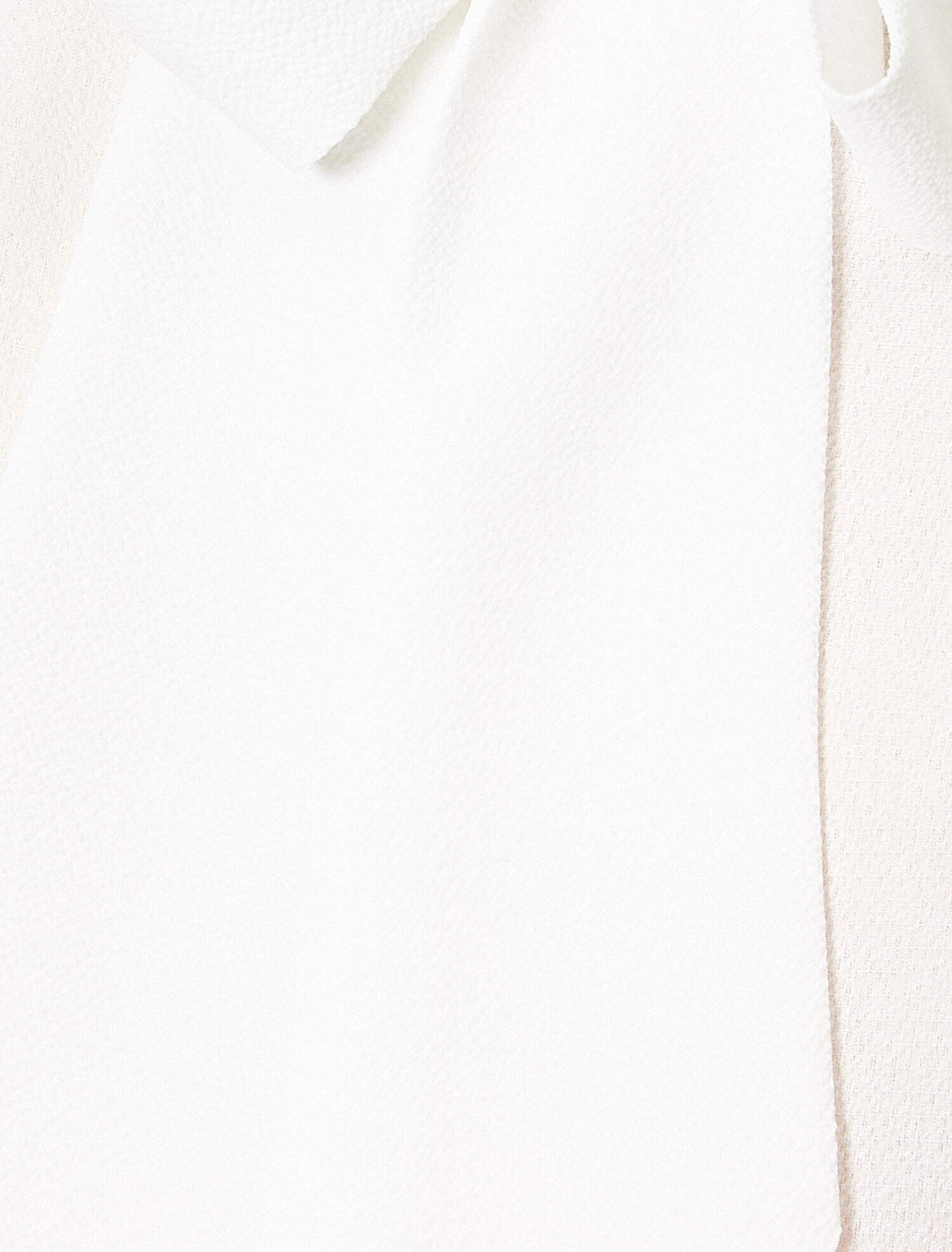   Fular Detaylı Kısa Kollu Bluz