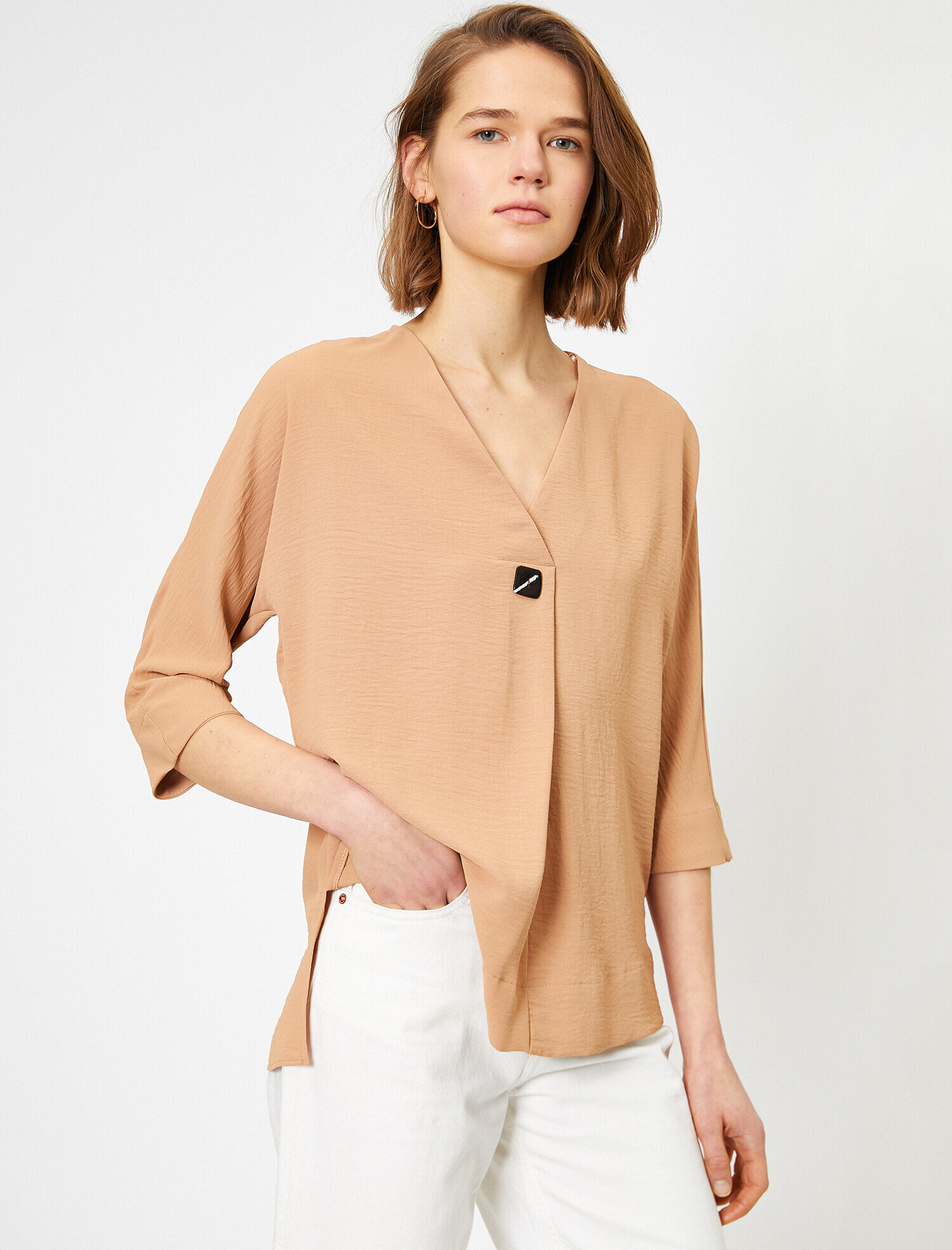   Düğme Detaylı Dökümlü Bluz