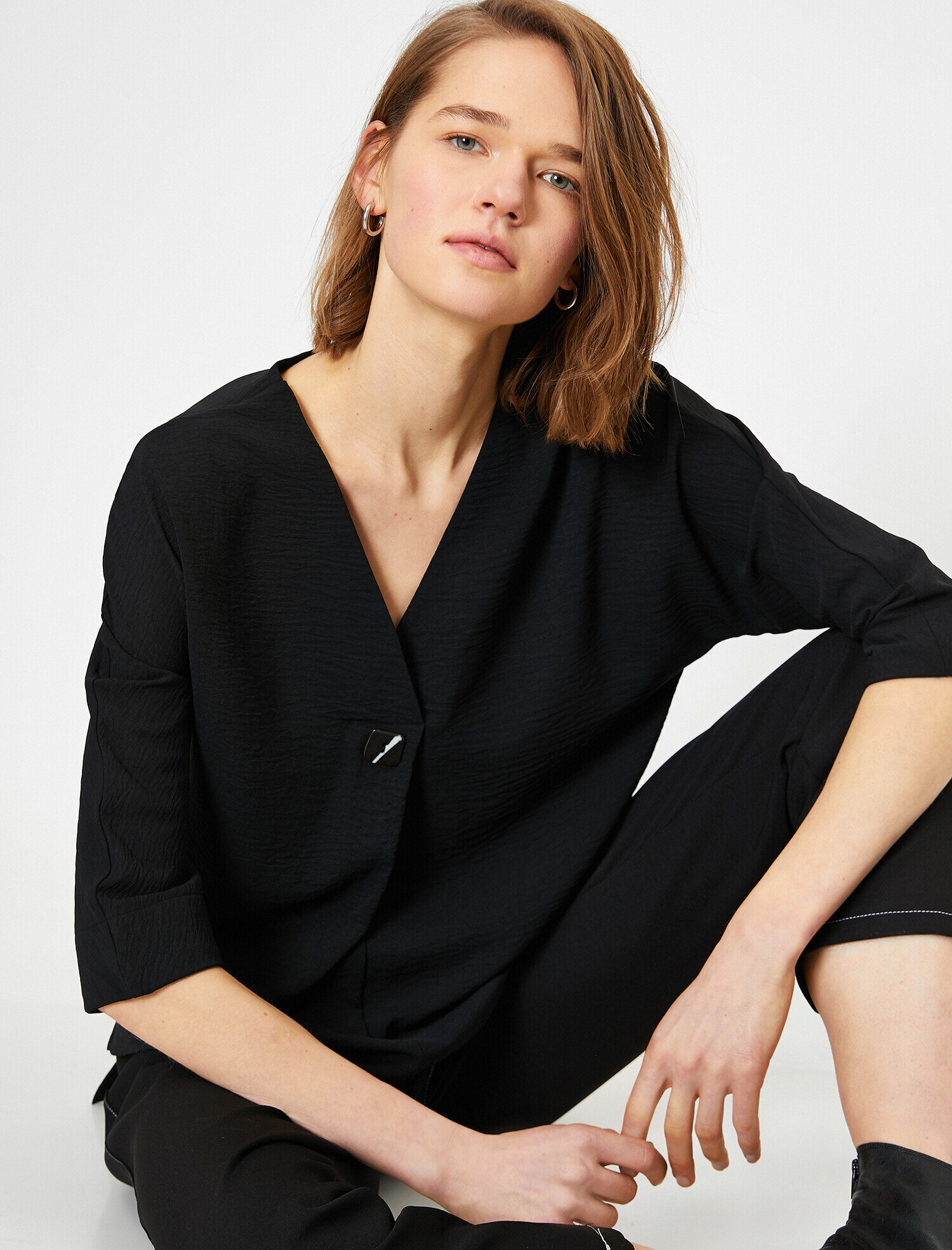   Düğme Detaylı Dökümlü Bluz