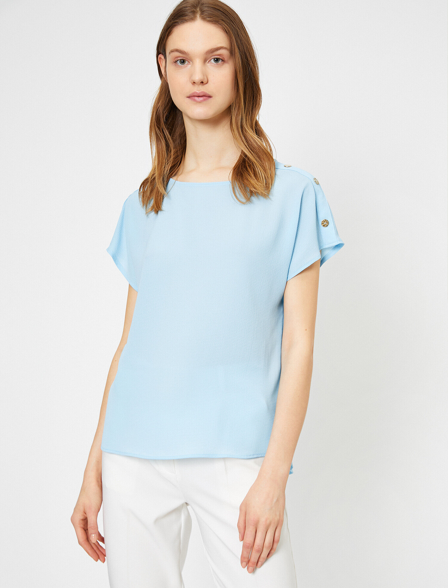   Omuzda Düğme Detaylı Siyah Bluz