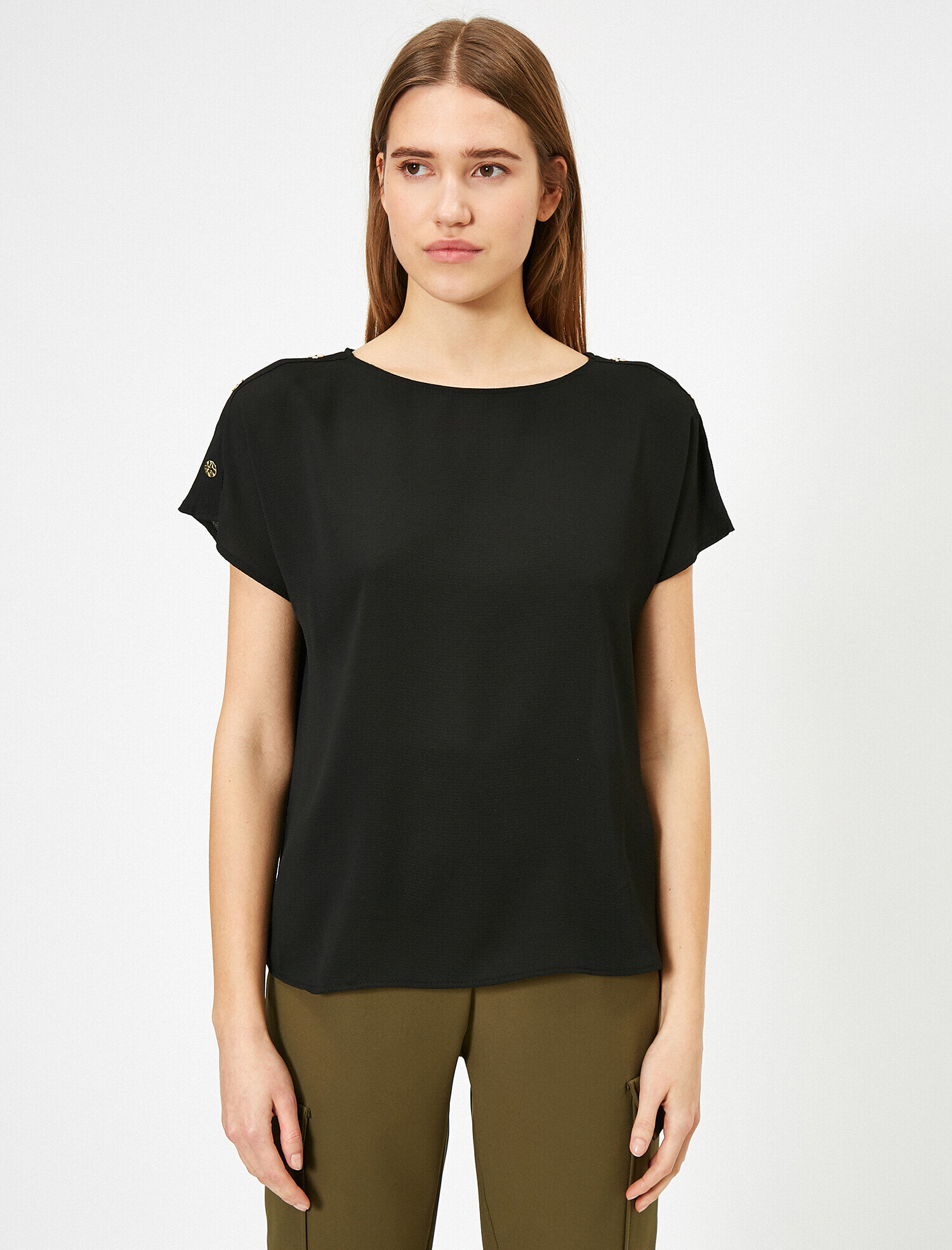   Omuzda Düğme Detaylı Siyah Bluz