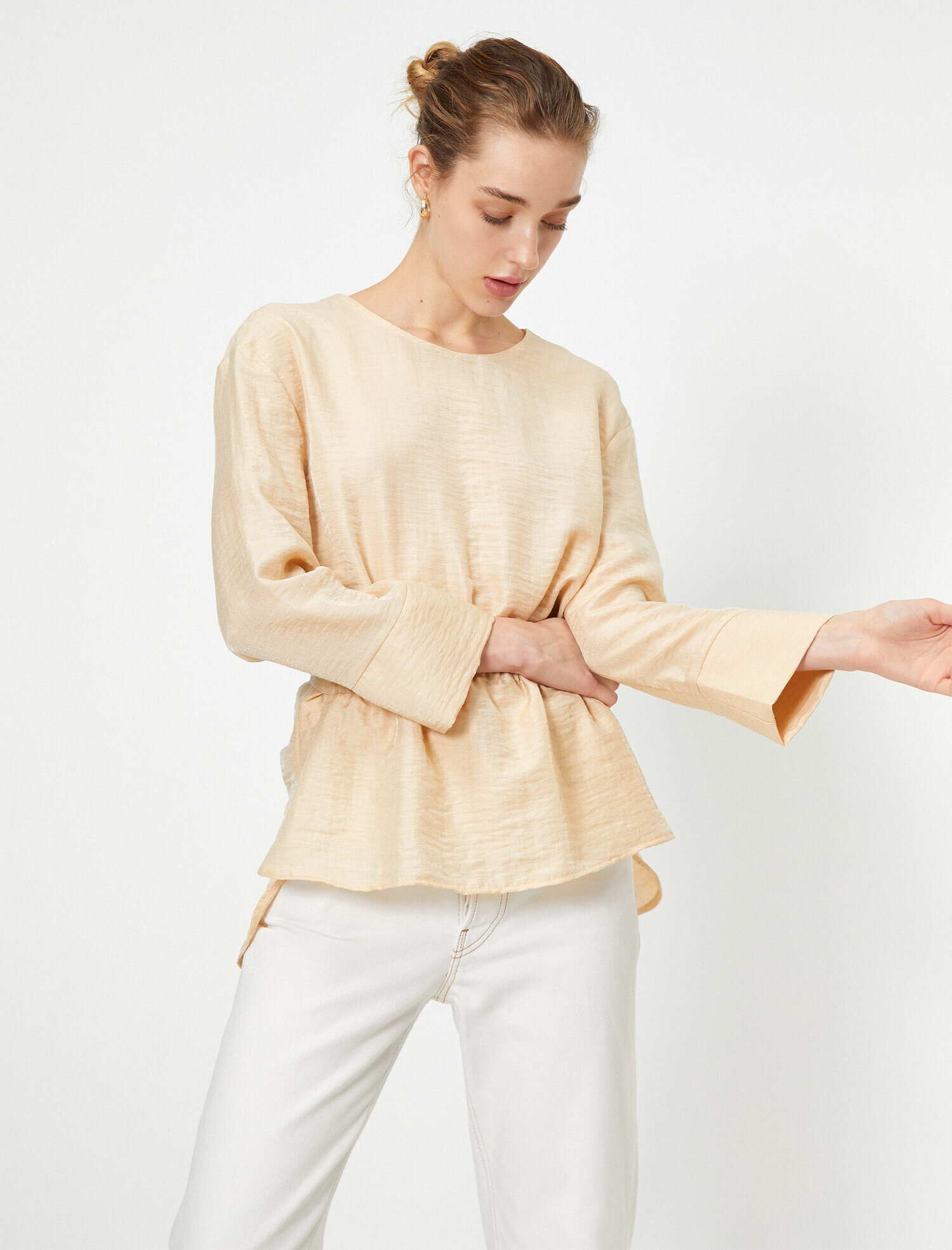   Bisiklet Yaka Uzun Kolu Fırfır Detaylı Bluz